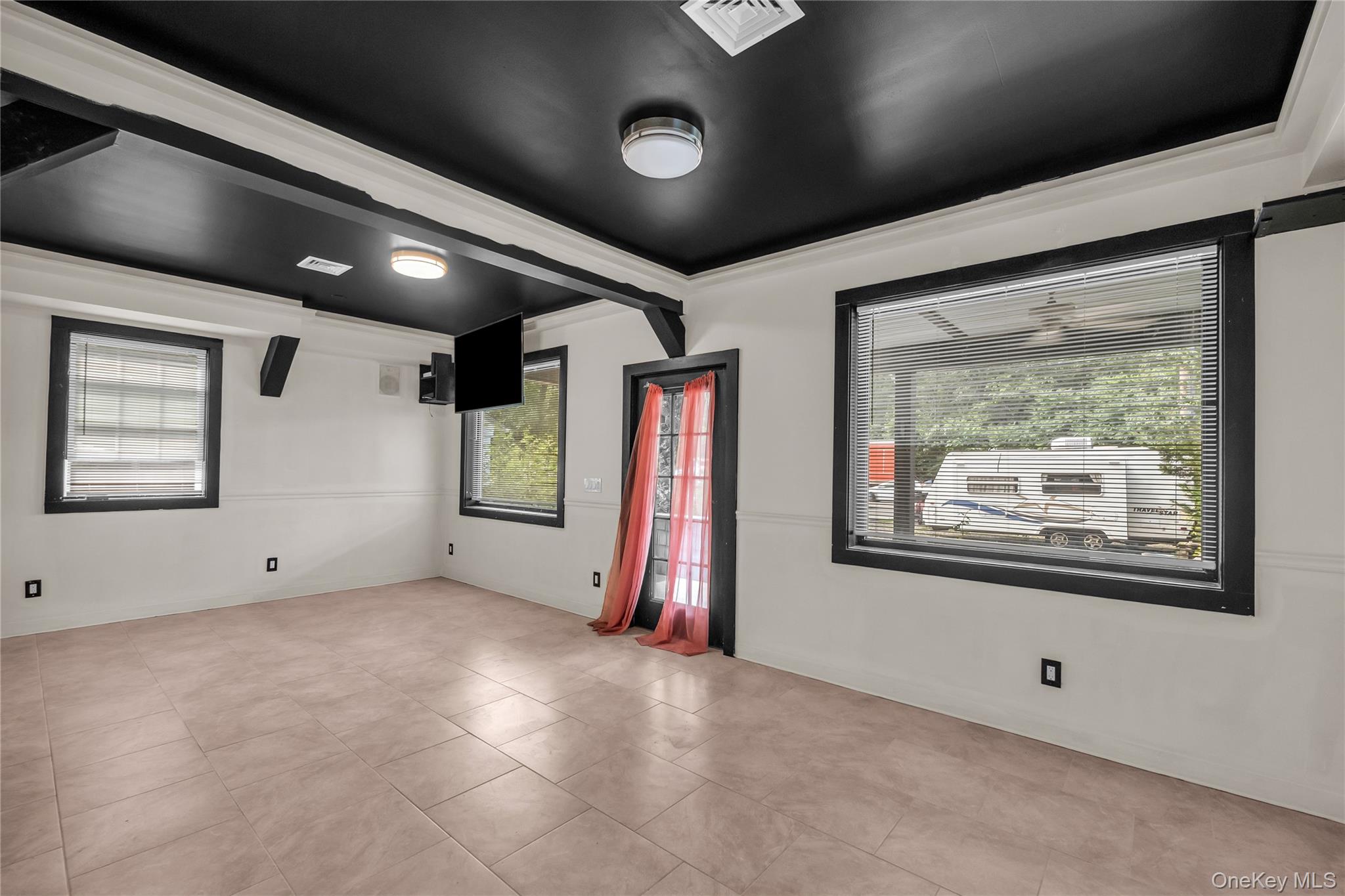 #12 photo, 715 Flanders Road, サフォーク郡 Flanders , NY 11901