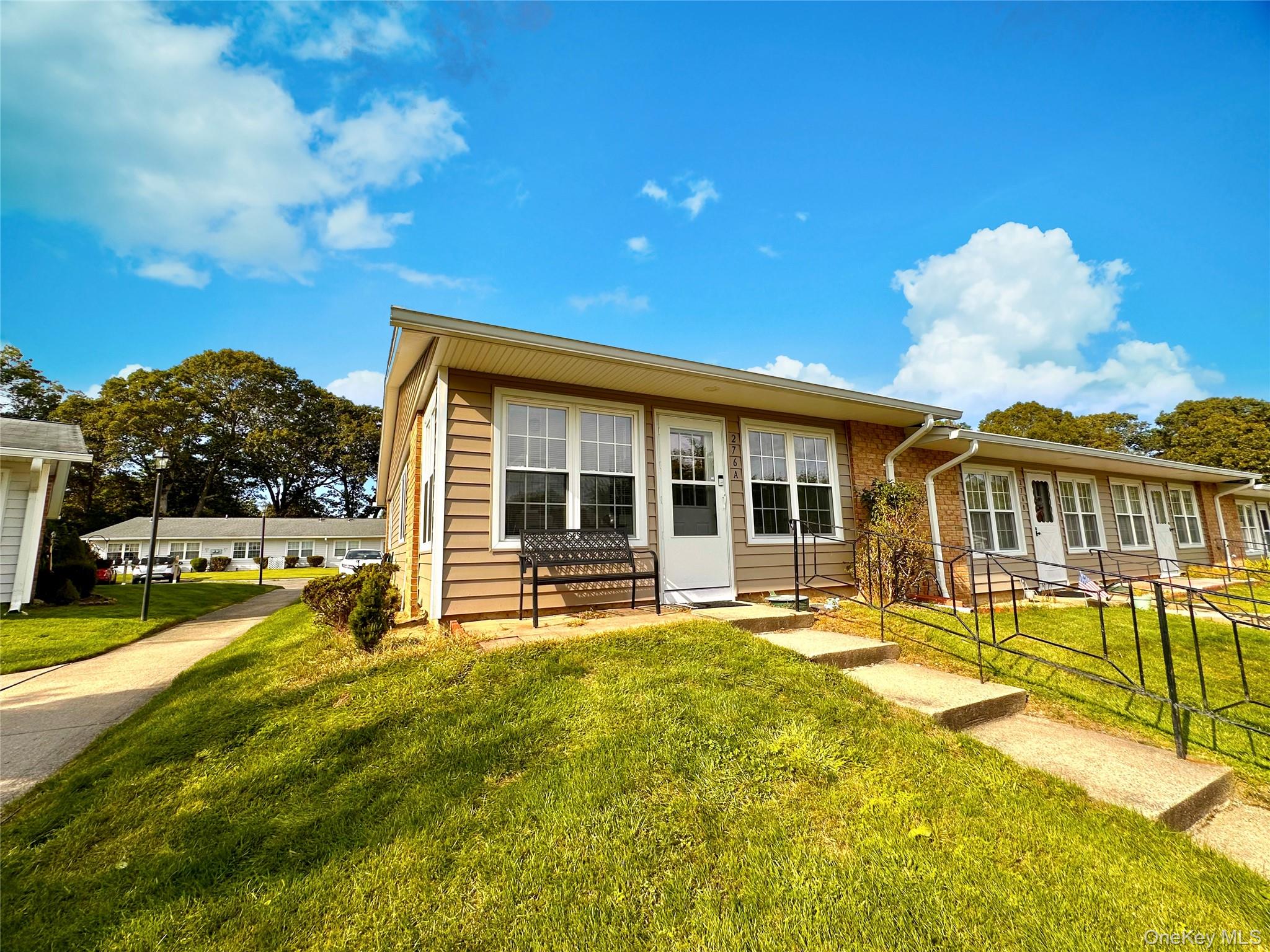 #2 photo, 276 Berwick Court, サフォーク郡 Ridge , NY 11961