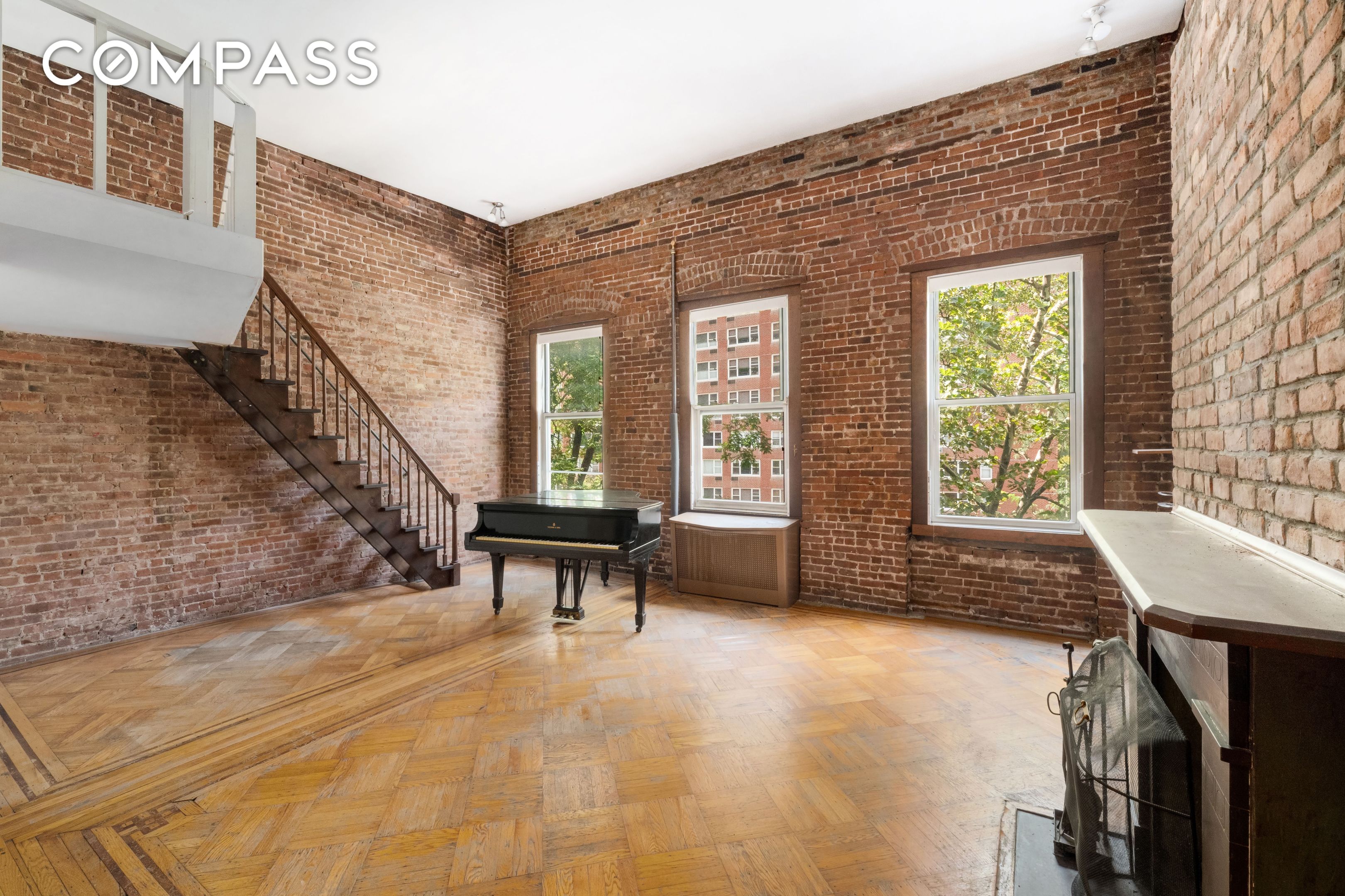 #16 photo, 200 6th Avenue, SoHo , NY 10013