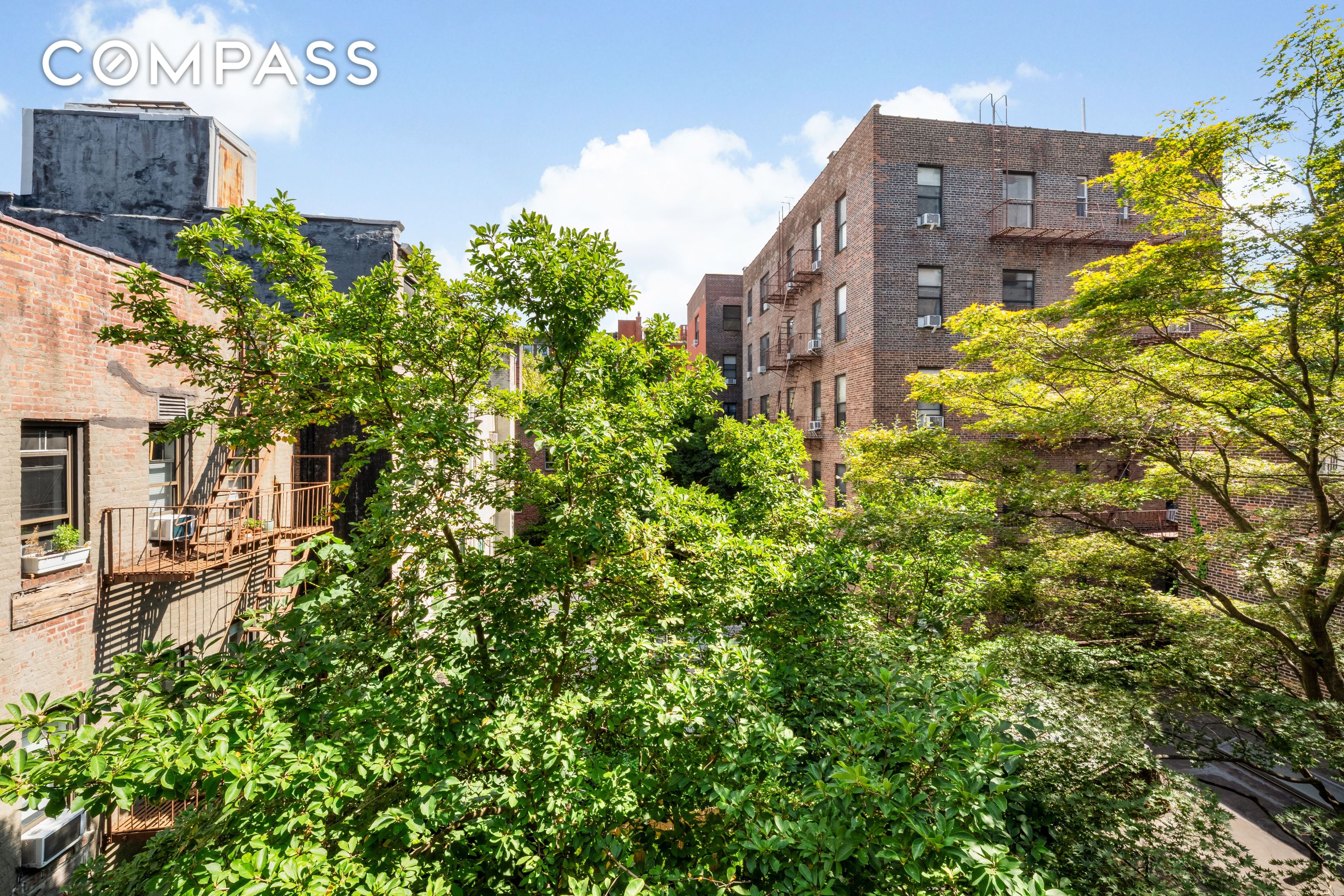 #18 photo, 200 6th Avenue, SoHo , NY 10013