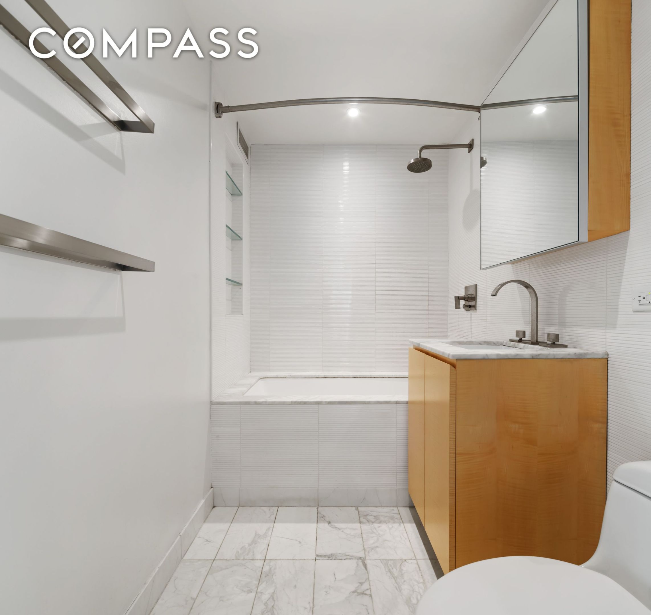 #11 photo, 322 W 57th Street, マンハッタン Hell's Kitchen , NY 10019