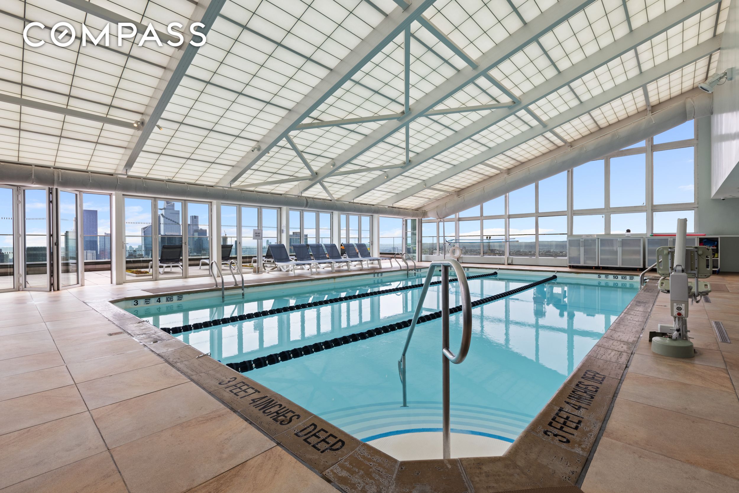 #12 photo, 322 W 57th Street, マンハッタン Hell's Kitchen , NY 10019