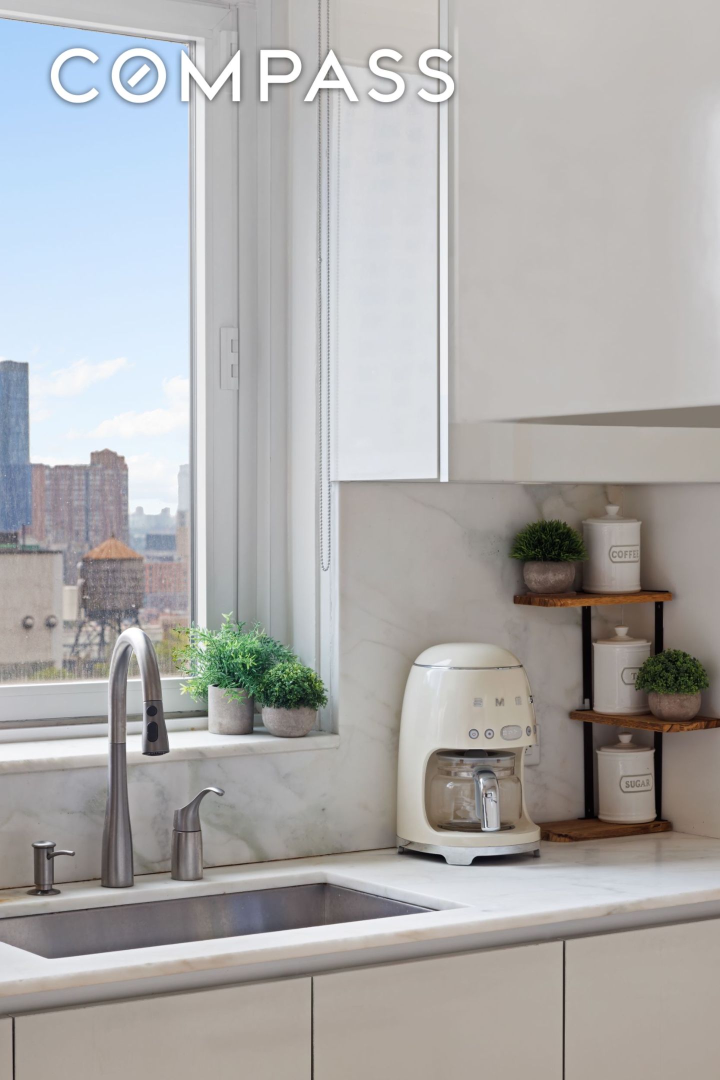 #7 photo, 322 W 57th Street, マンハッタン Hell's Kitchen , NY 10019