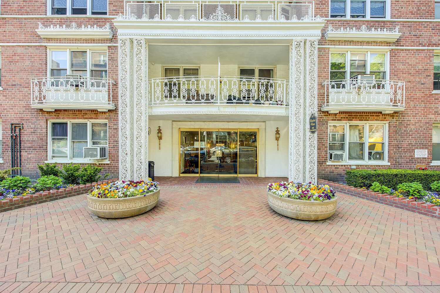 #16 photo, 69-10 108TH Street, Forest Hills , NY 11375