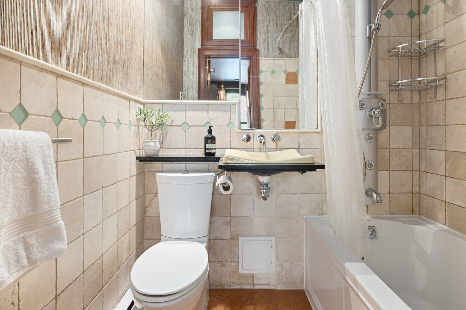 #7 photo, 454 W 50TH Street, マンハッタン Hells Kitchen , NY 10019