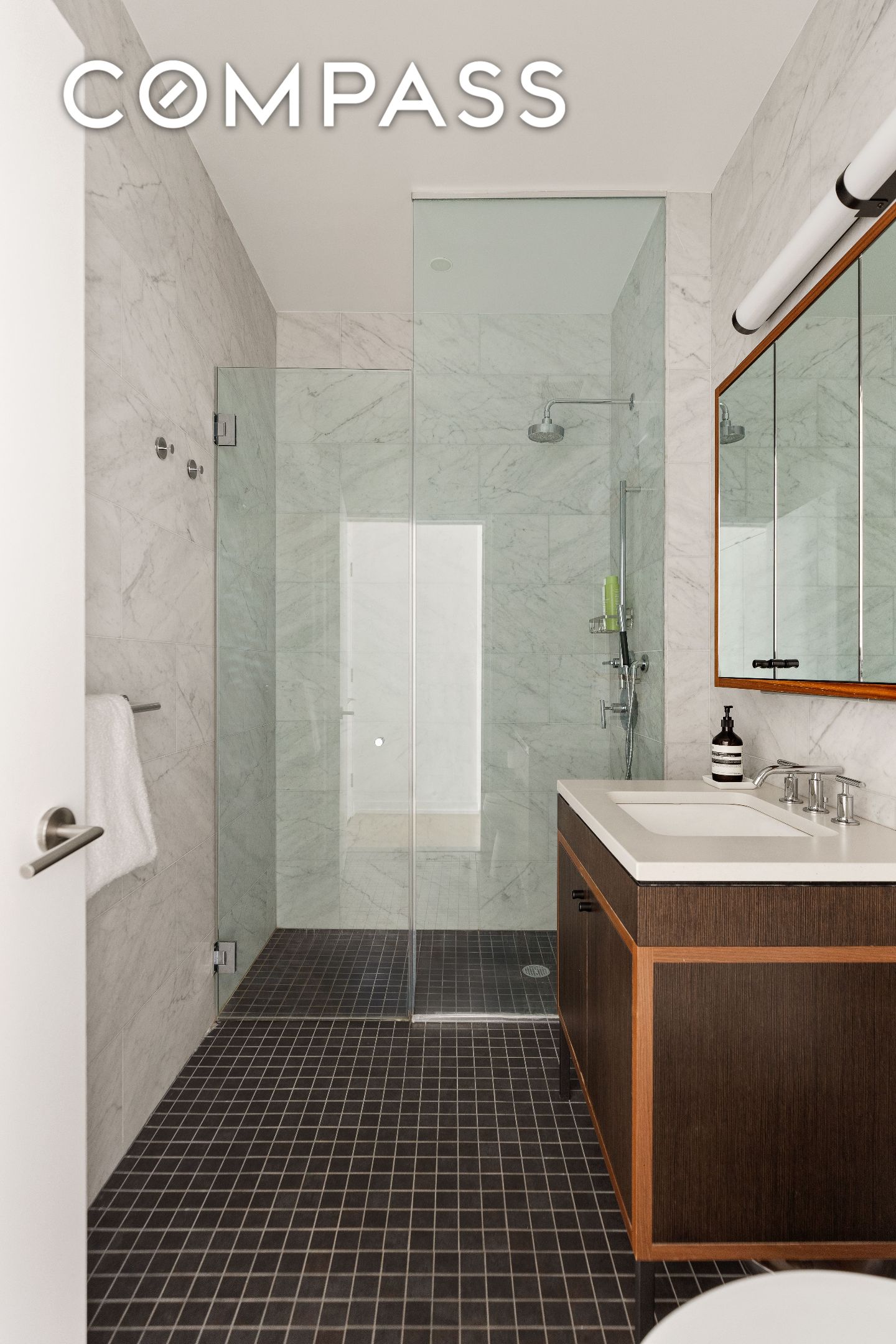 #15 photo, 184 Kent Avenue, Williamsburg , NY 11249