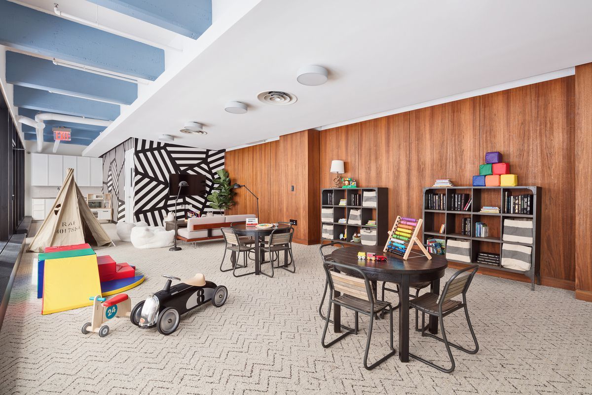 #4 photo, 184 Kent Avenue, Williamsburg , NY 11249