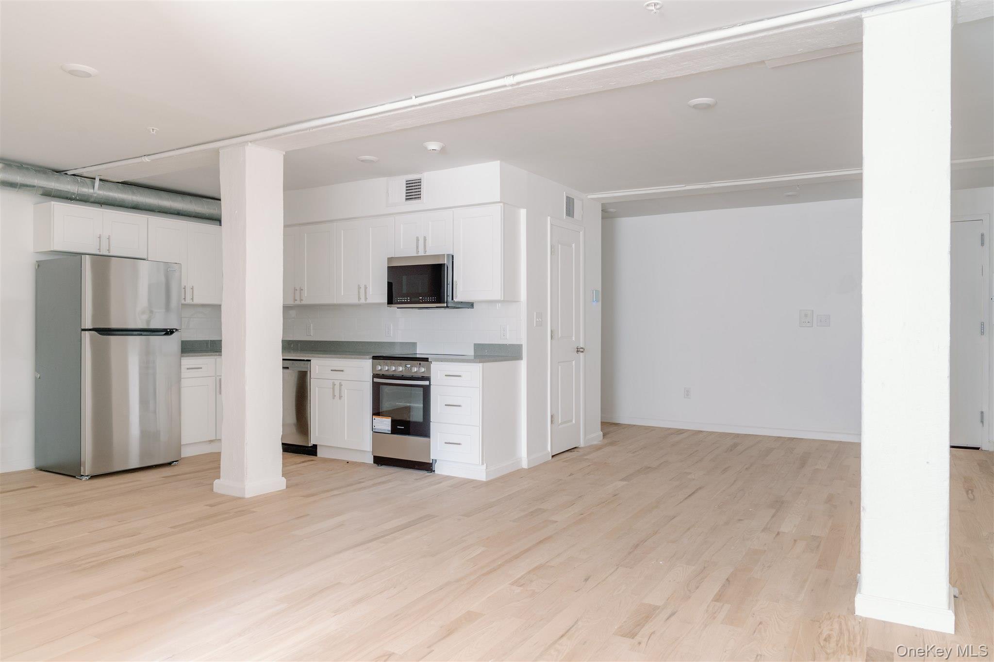 #8 photo, 155 River Street, Troy , NY 12180