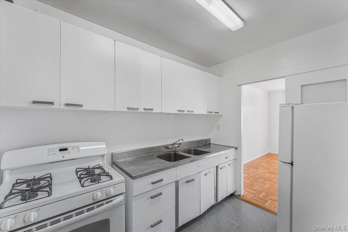 #7 photo, 9 Fordham Hill Oval, Bronx , NY 10468