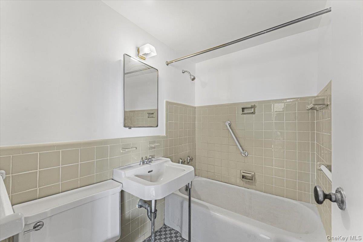 #9 photo, 9 Fordham Hill Oval, Bronx , NY 10468