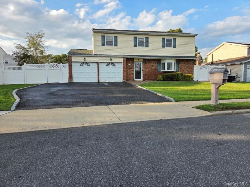 #1 photo, 3 Maison Drive, Holbrook , NY 11741