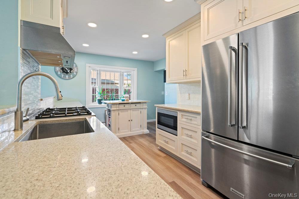 #6 photo, 3 Maison Drive, Holbrook , NY 11741