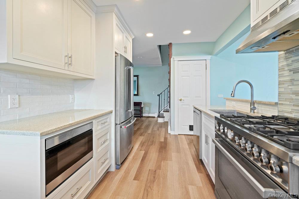 #7 photo, 3 Maison Drive, Holbrook , NY 11741