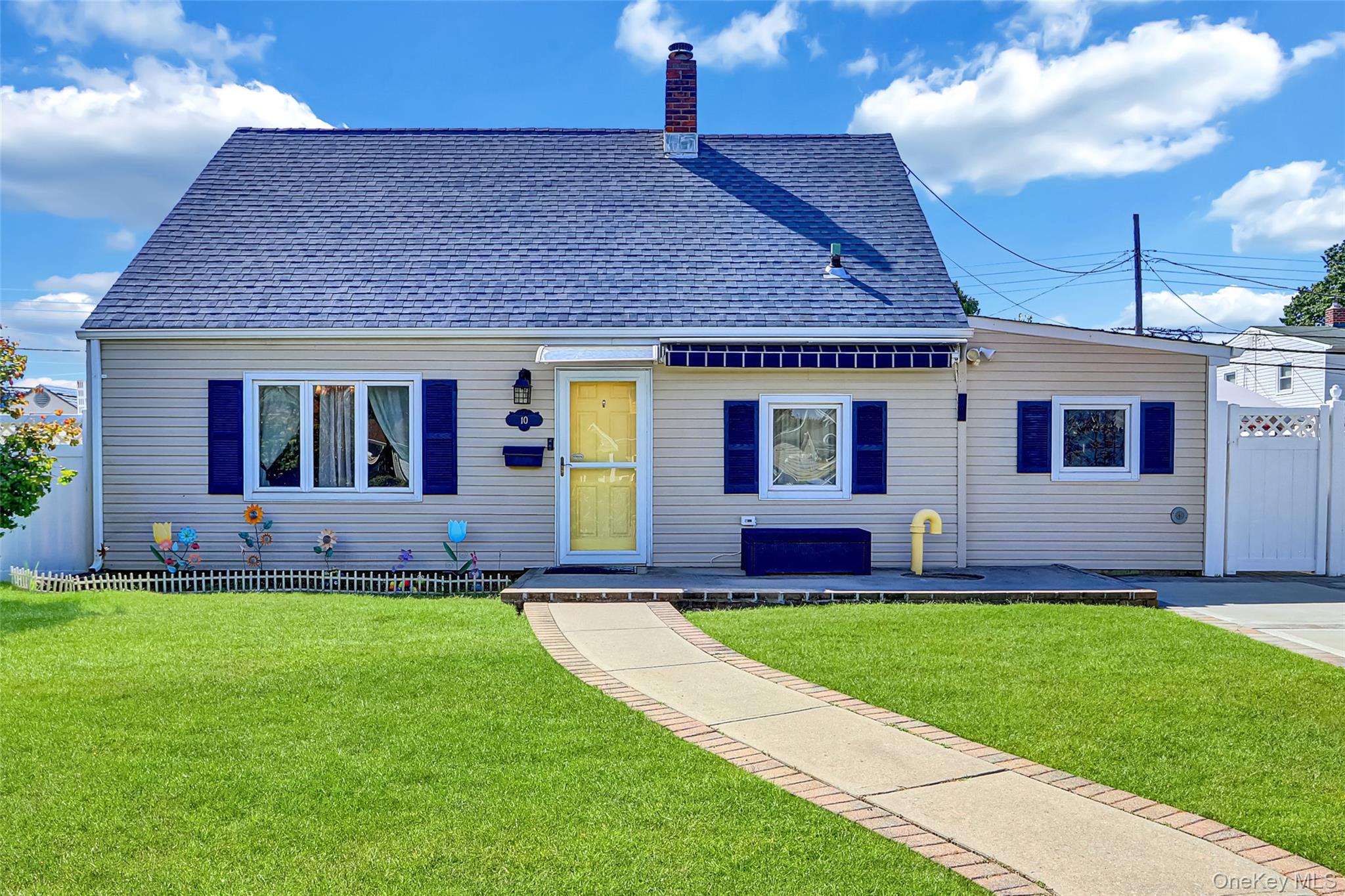 #1 photo, 10 Barnyard Lane, ناسو Levittown , NY 11756