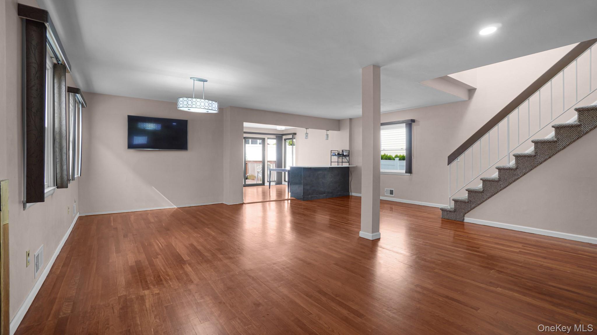 #4 photo, 973 Sheldon Avenue, Staten Island , NY 10309