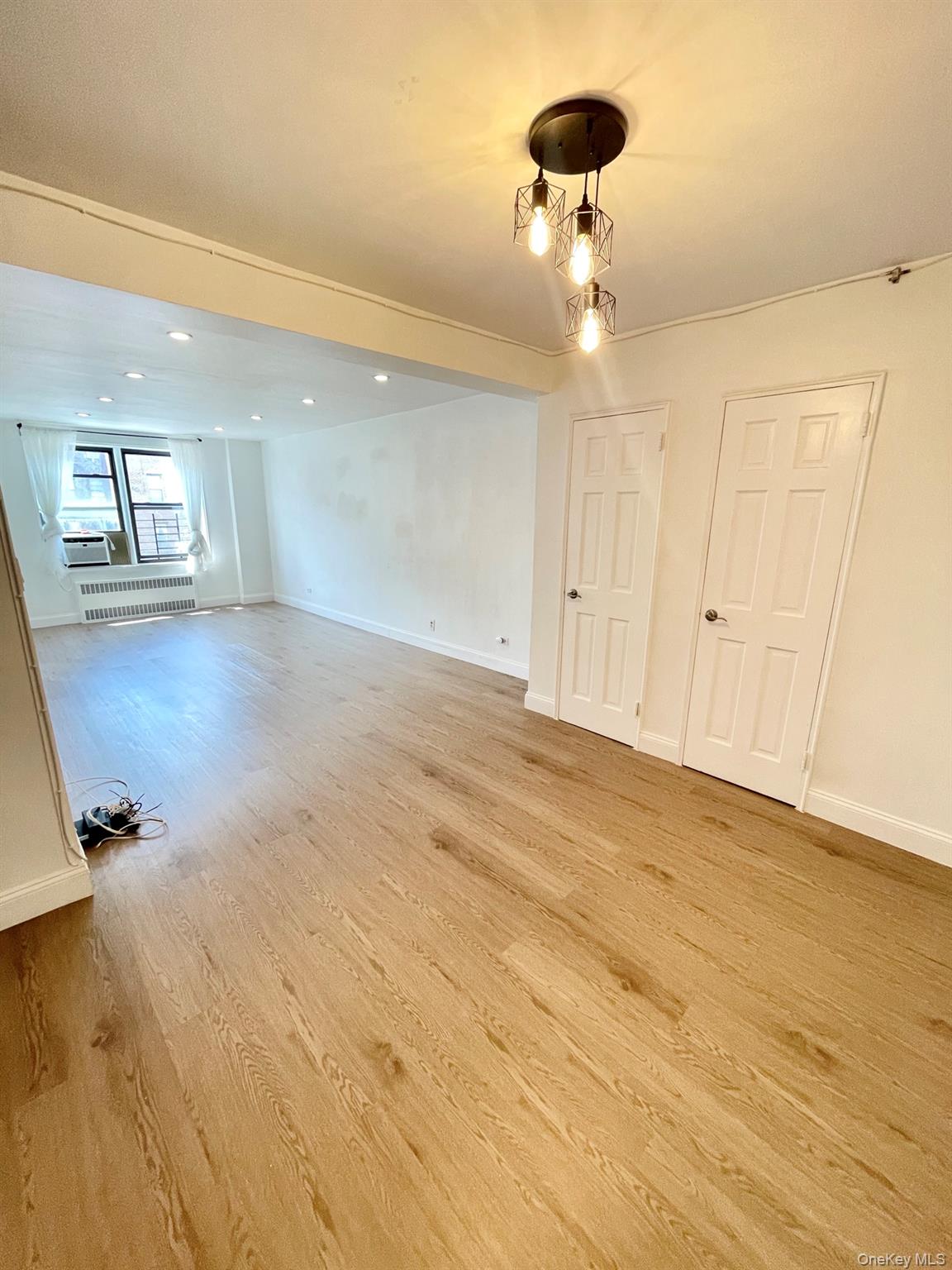 #6 photo, 8385 116th St, Kew Gardens , NY 11418