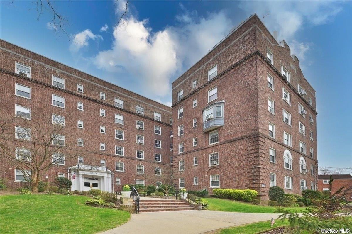 #18 photo, 175-06 Devonshire Road, Jamaica Estates , NY 11432