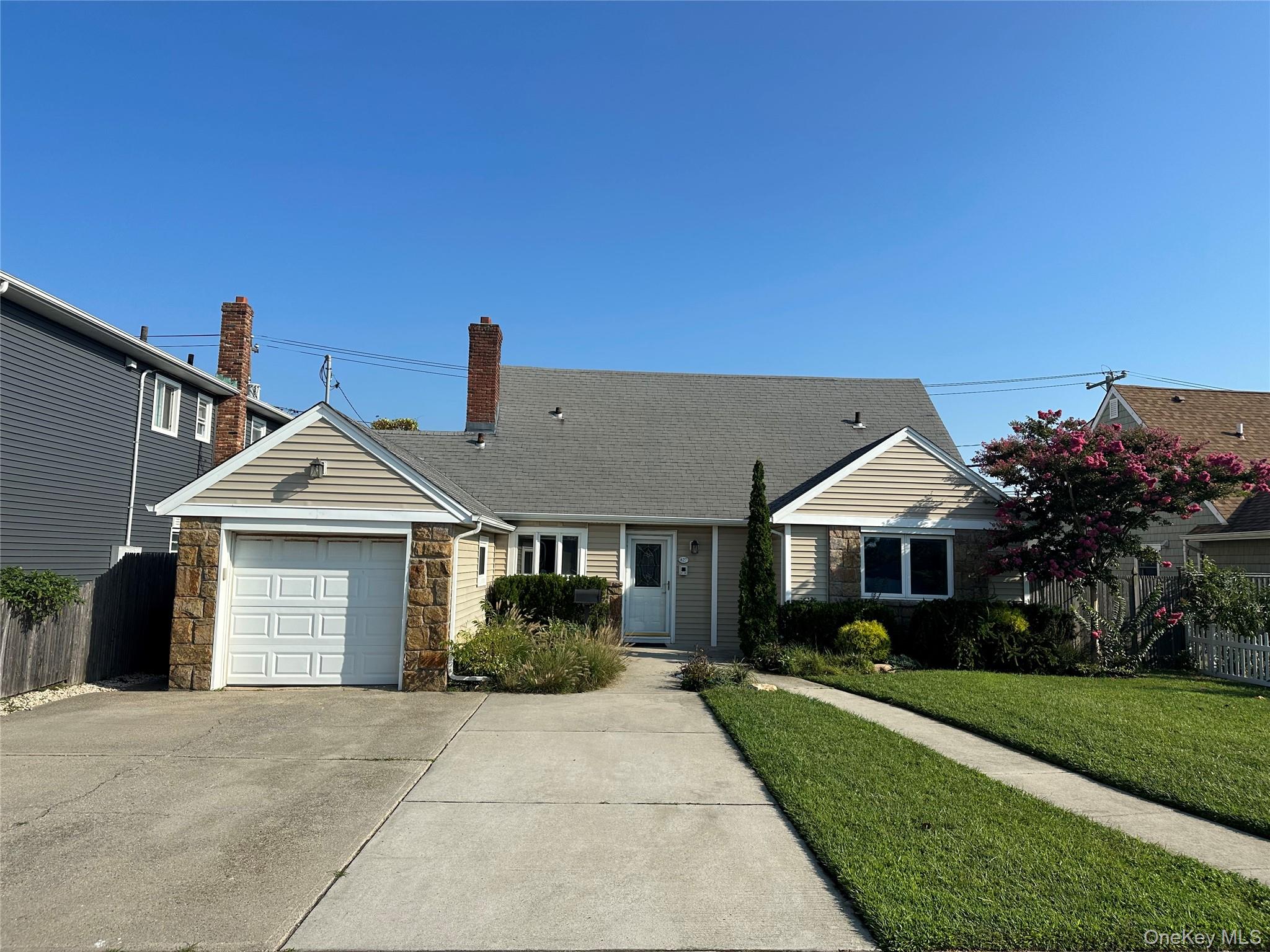 #1 photo, 827 E Park Avenue, Long Beach , NY 11561