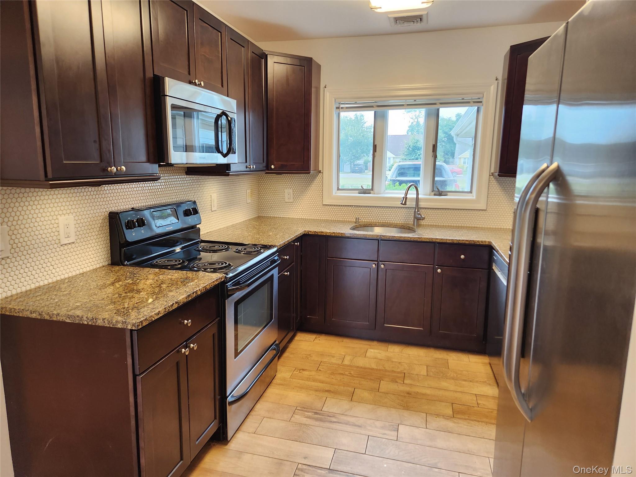 #2 photo, 827 E Park Avenue, Long Beach , NY 11561