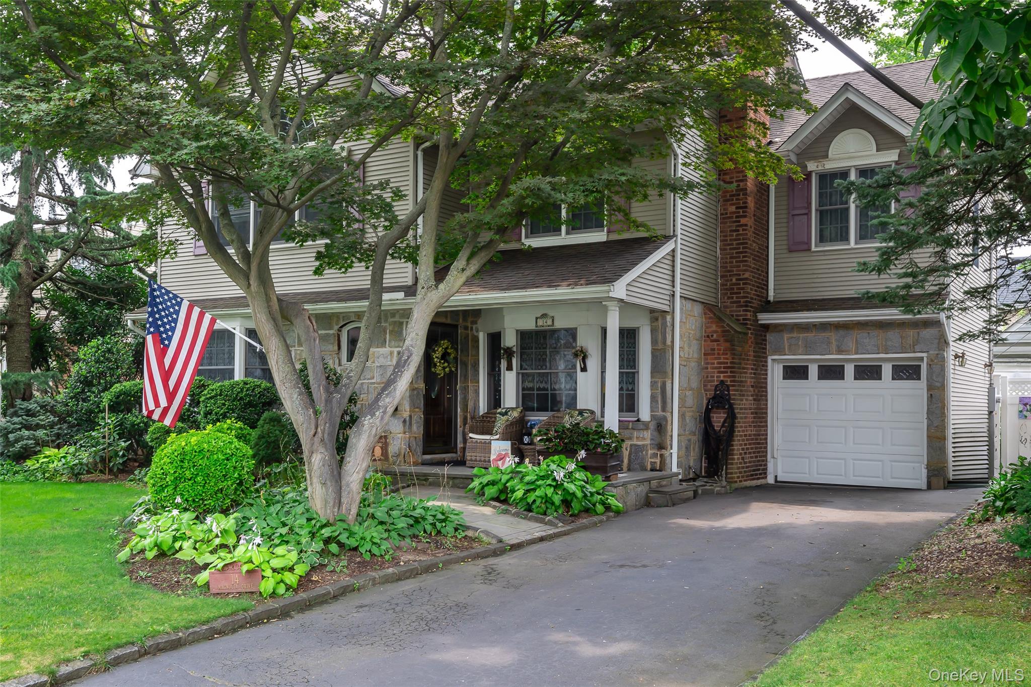 #1 photo, 14 Magnolia Drive, नासाउ काउंटी New Hyde Park , NY 11040