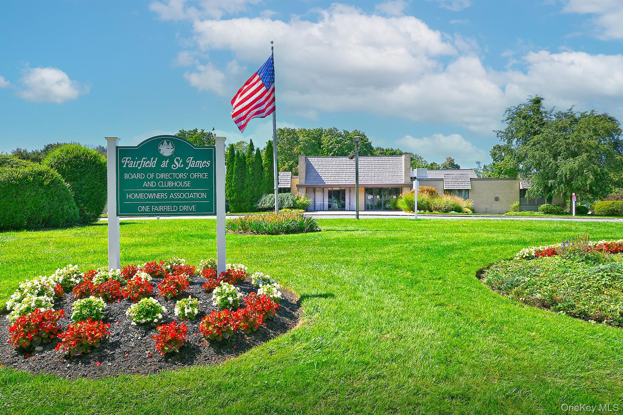 #1 photo, 704 Cabot Court, सफ़ोक काउंटी Saint James , NY 11780