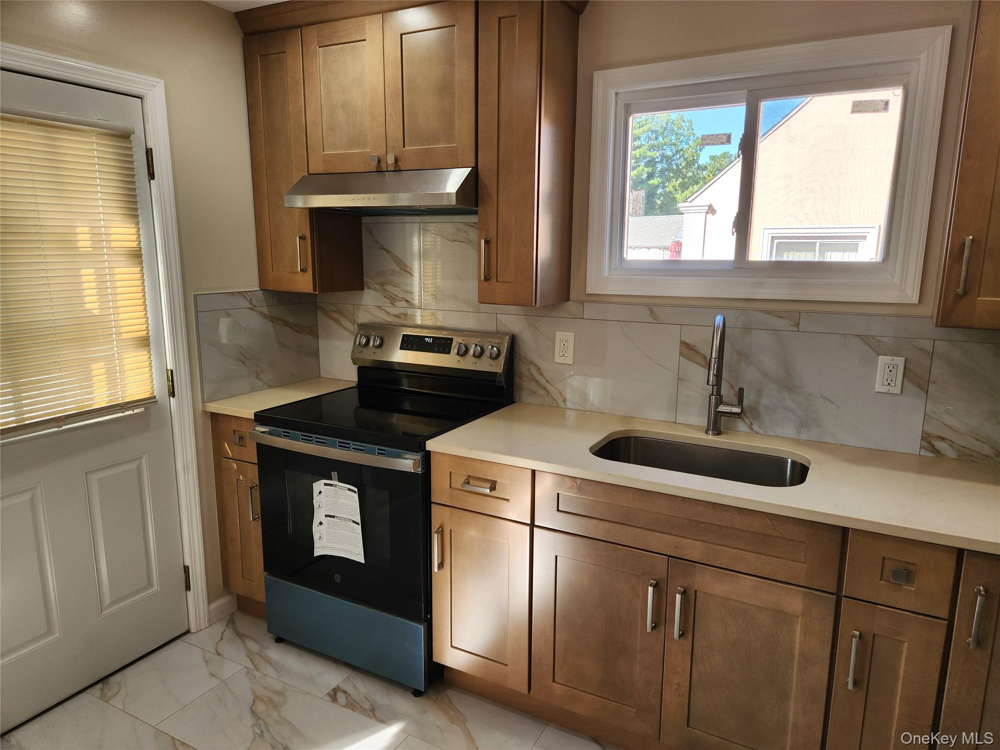 #11 photo, 419 Coolidge Avenue, Rockville Centre , NY 11570