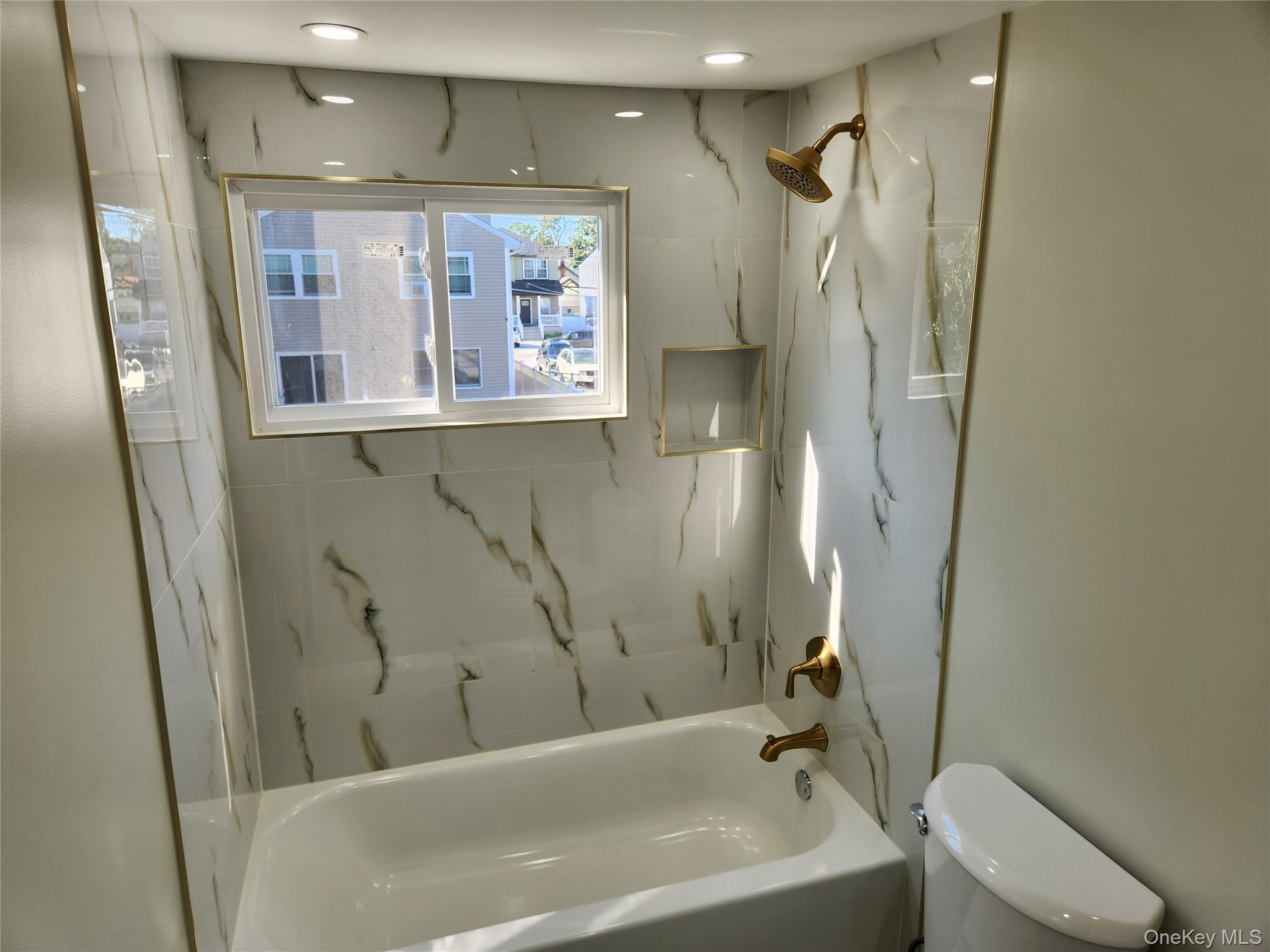 #18 photo, 419 Coolidge Avenue, Rockville Centre , NY 11570