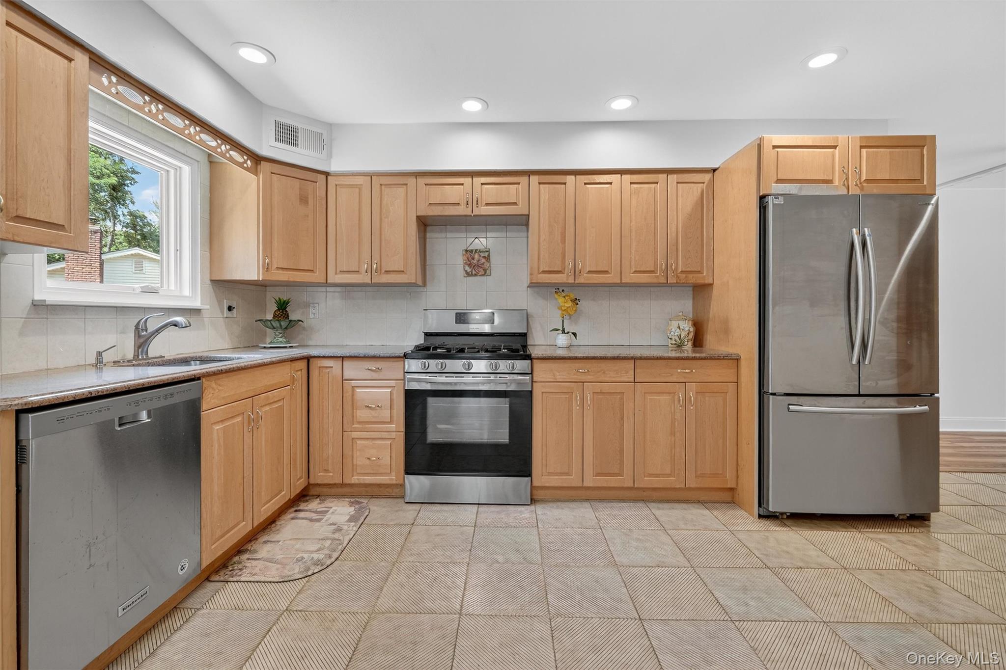 #18 photo, 10 Wesley Court, Congers , NY 10920