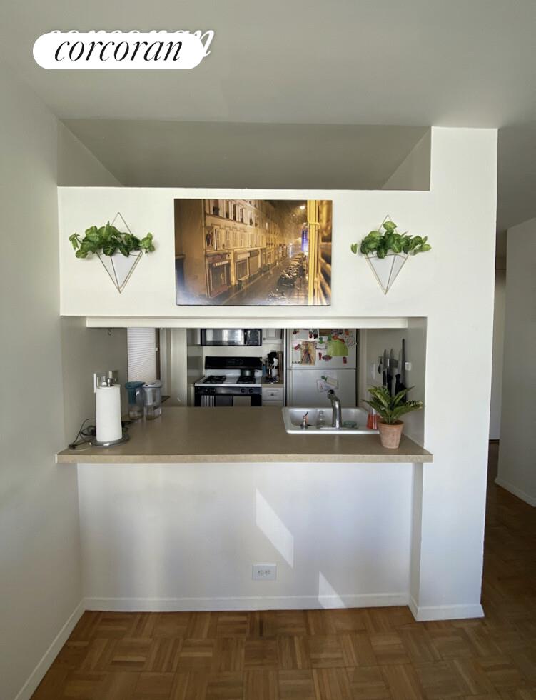 #4 photo, 350 W 50TH Street, Hells Kitchen , NY 10019