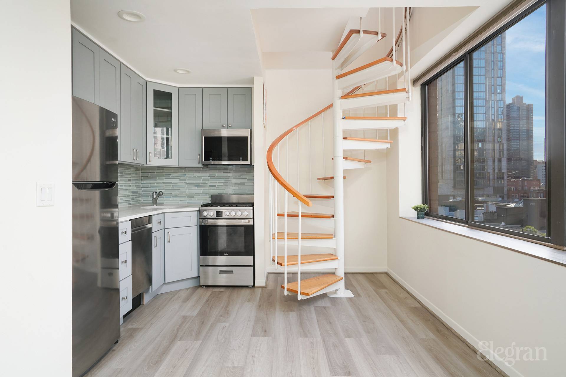 #4 photo, 300 E 90th Street, Upper East Side , NY 10128