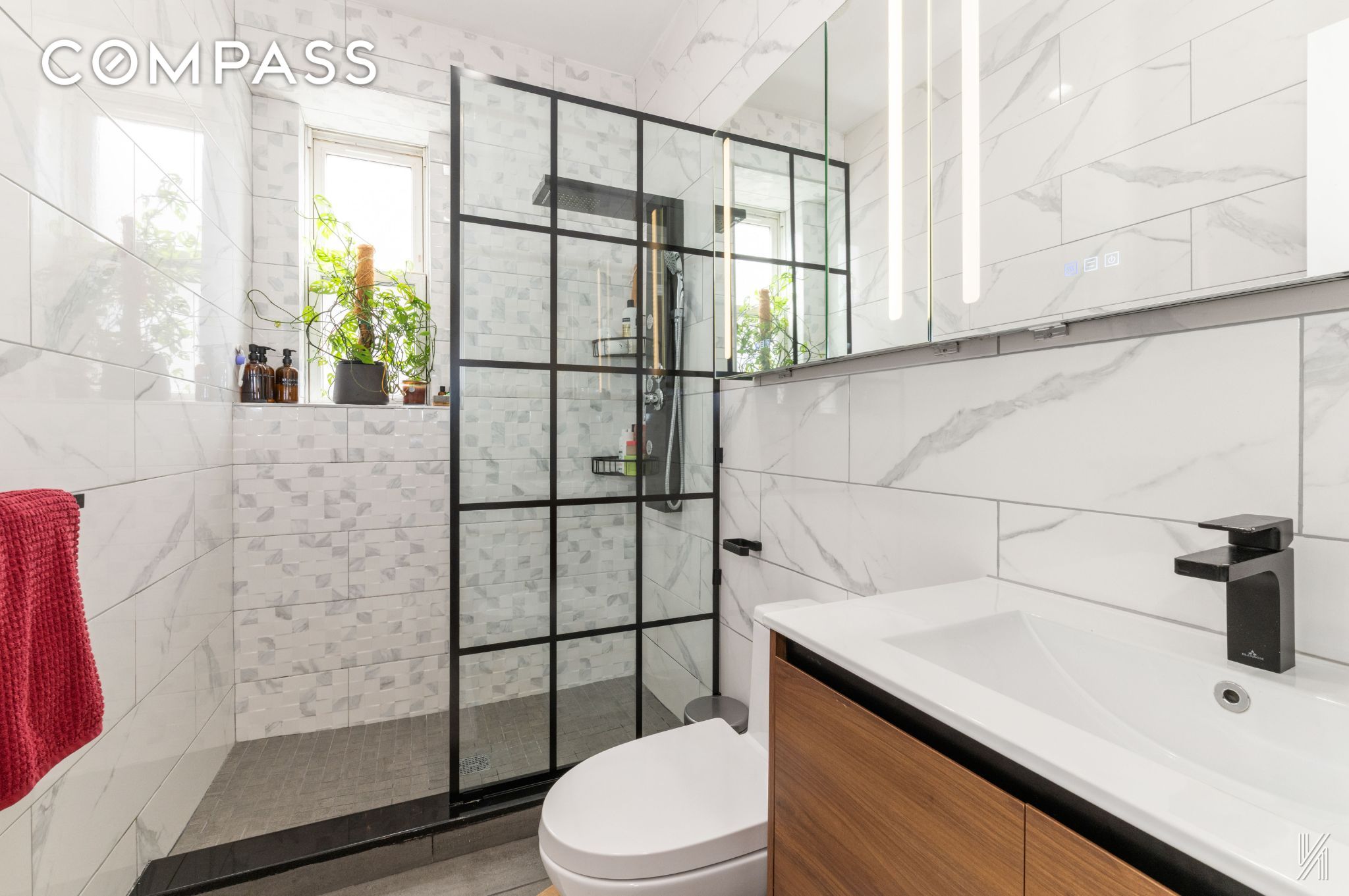 #12 photo, 34-39 82nd Street, クイーンズ区 Jackson Heights , NY 11372