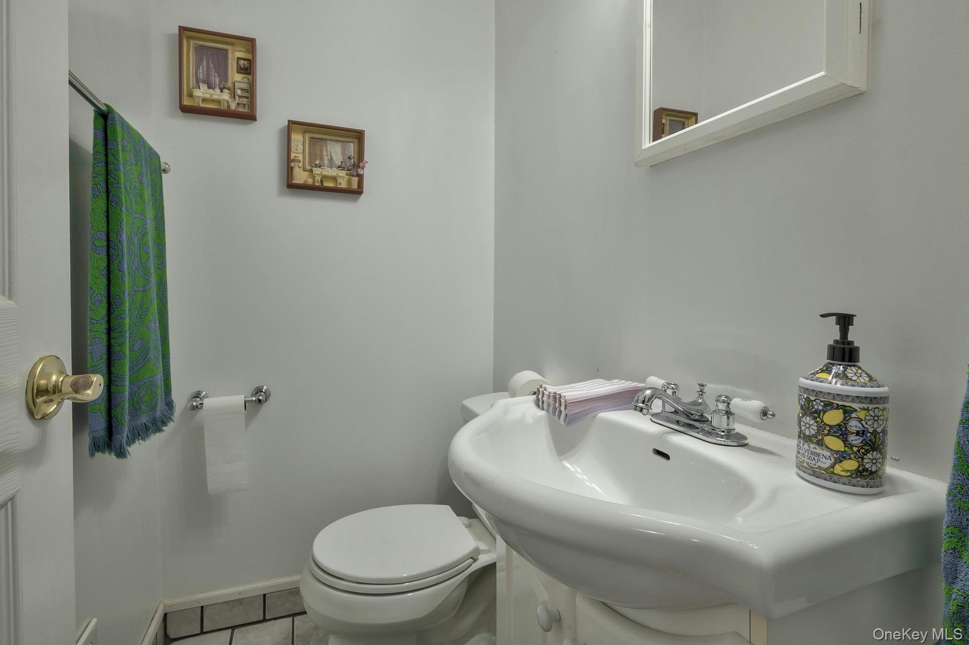 #19 photo, 4 E Hill Drive, Smithtown , NY 11787