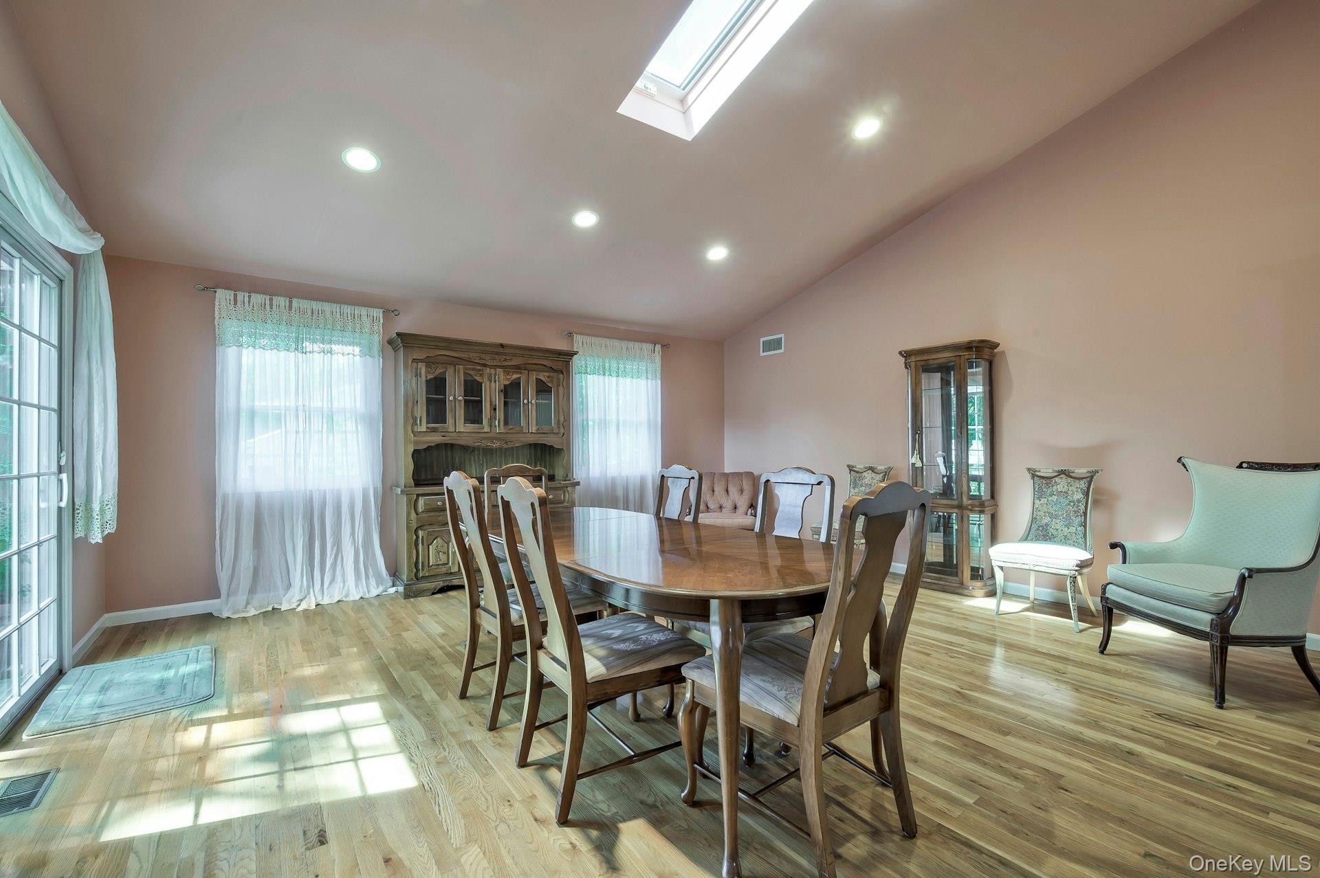 #20 photo, 4 E Hill Drive, Smithtown , NY 11787