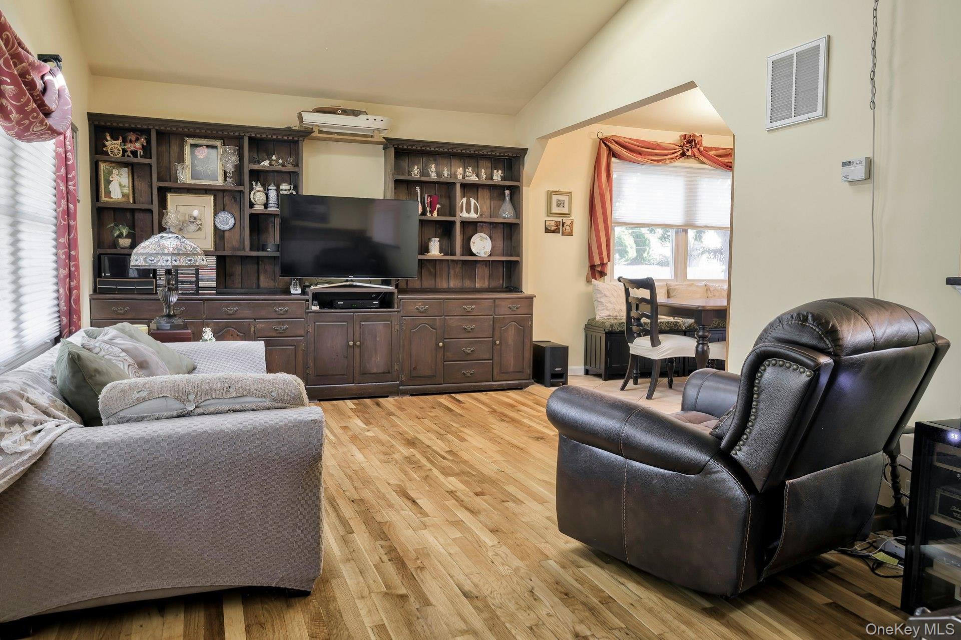 #5 photo, 4 E Hill Drive, Smithtown , NY 11787