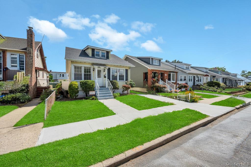 #1 photo, 61 James Street, नासाउ काउंटी Franklin Square , NY 11010