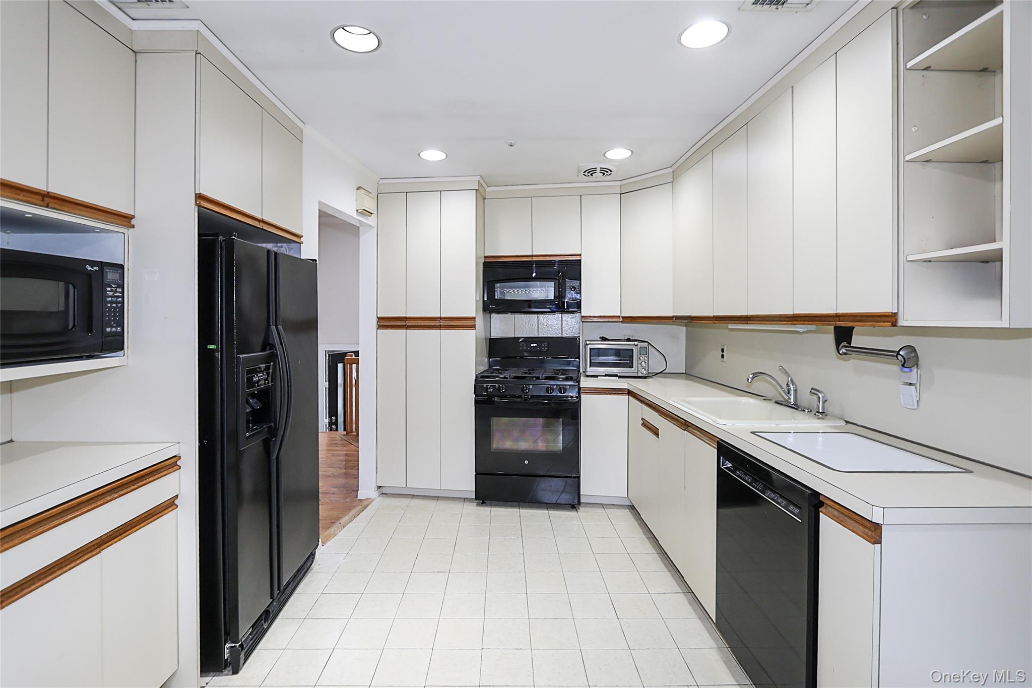 #16 photo, 14 Glenn Drive, Woodbury , NY 11797