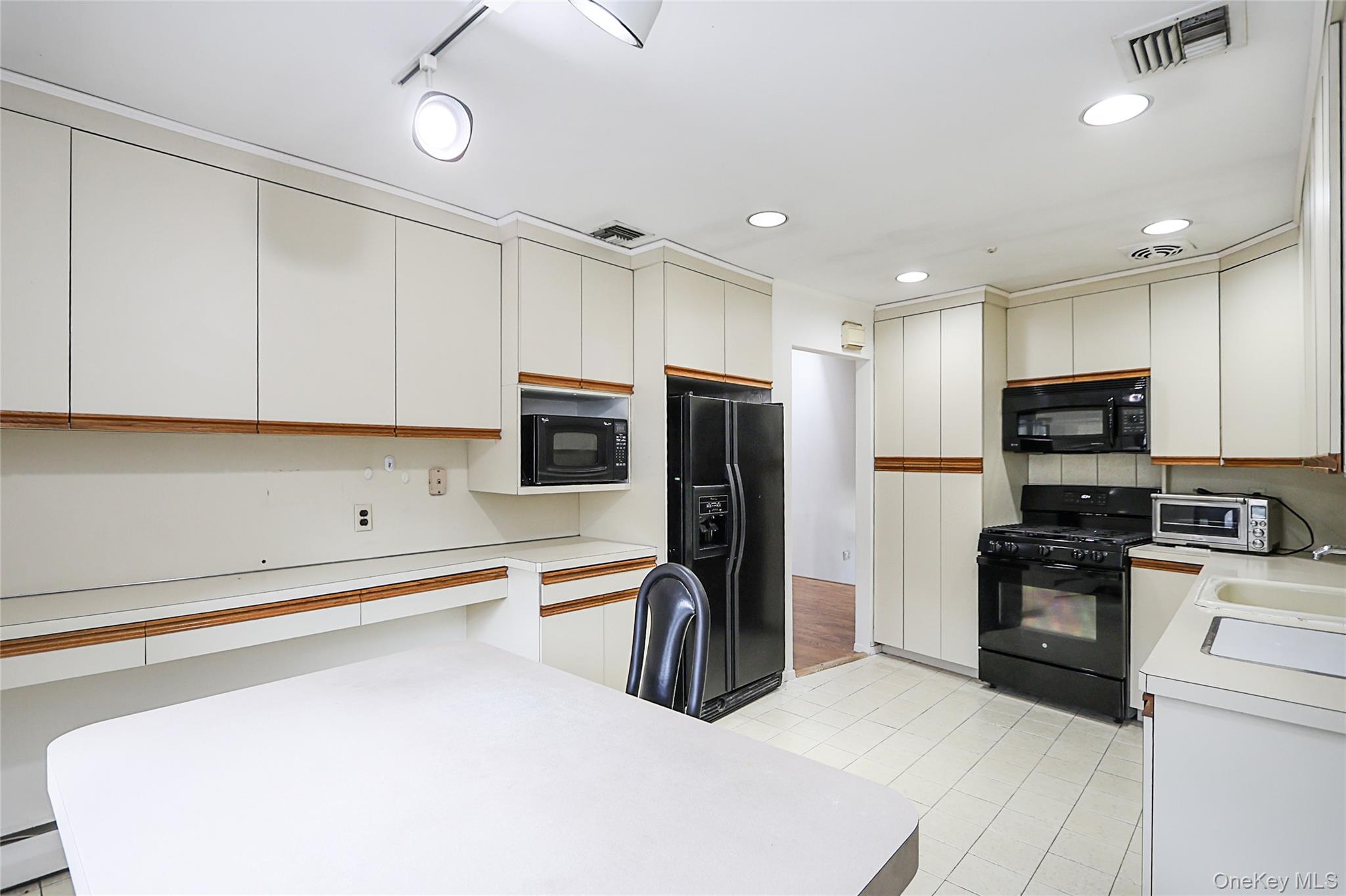 #17 photo, 14 Glenn Drive, Woodbury , NY 11797