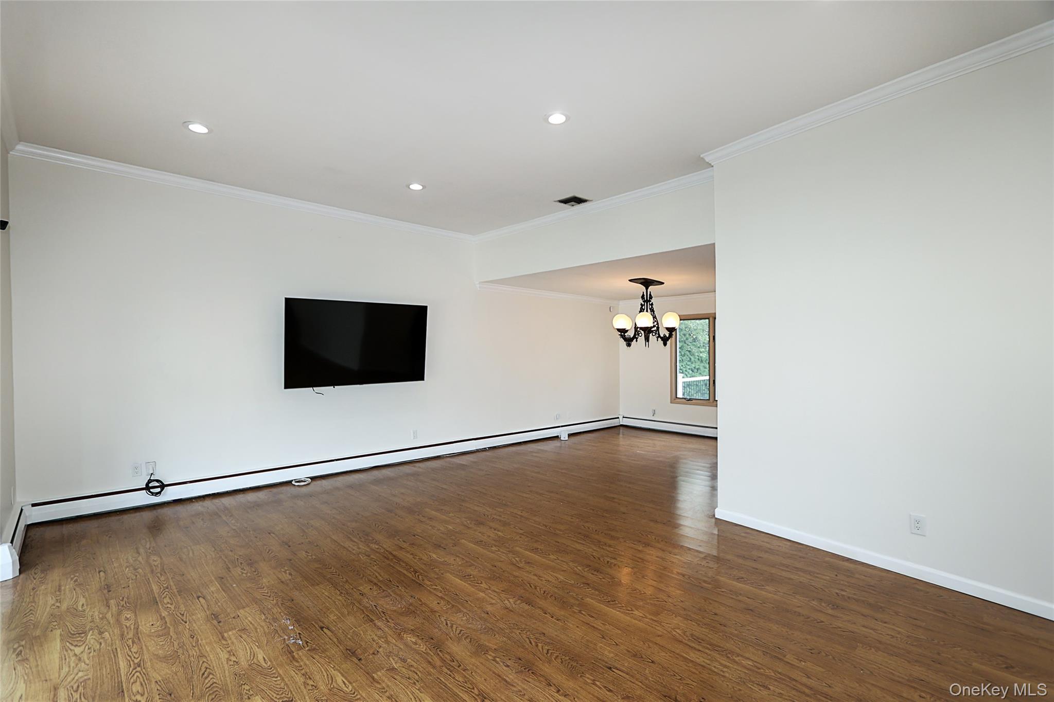 #4 photo, 14 Glenn Drive, Woodbury , NY 11797