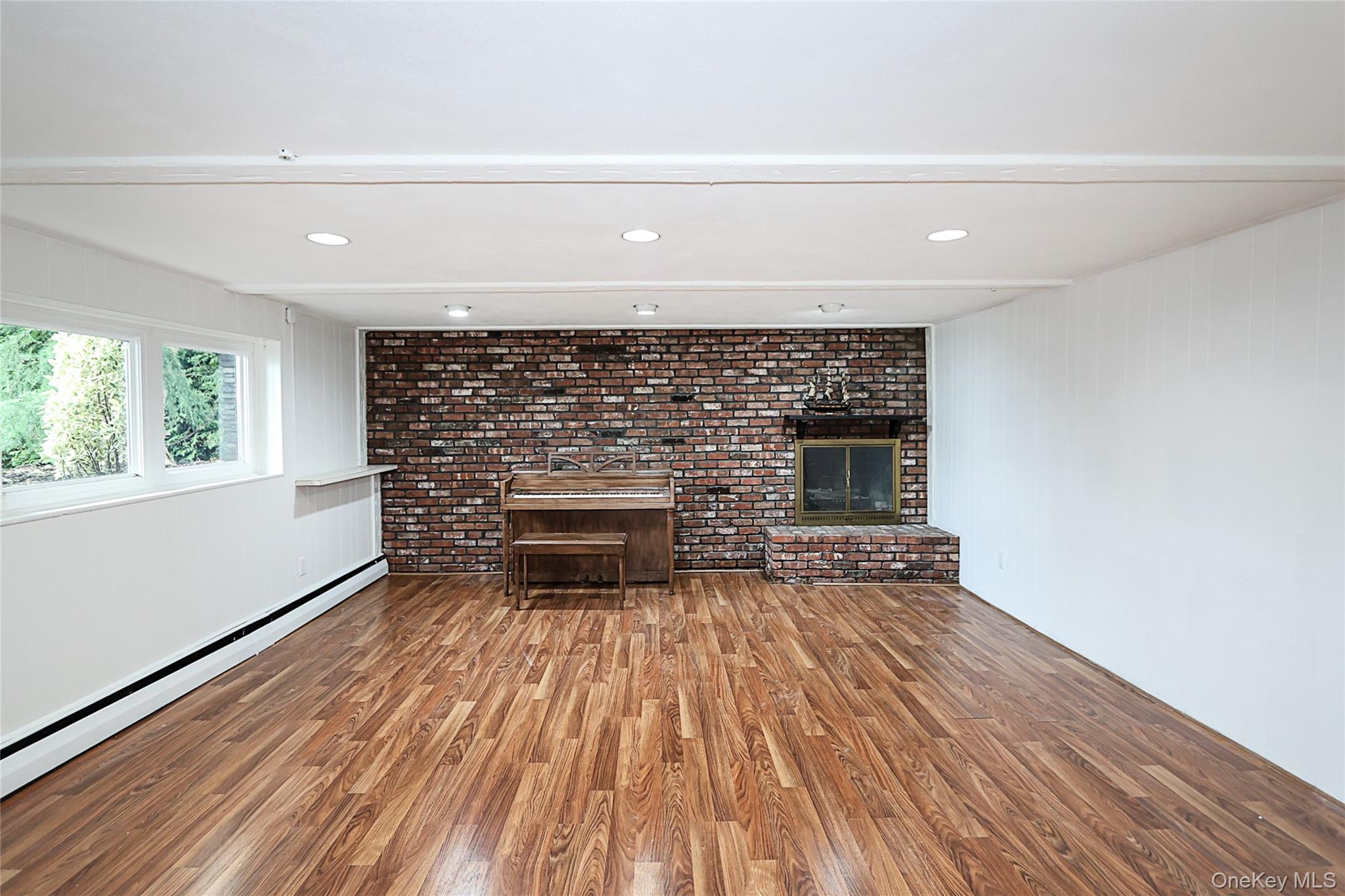 #5 photo, 14 Glenn Drive, Woodbury , NY 11797