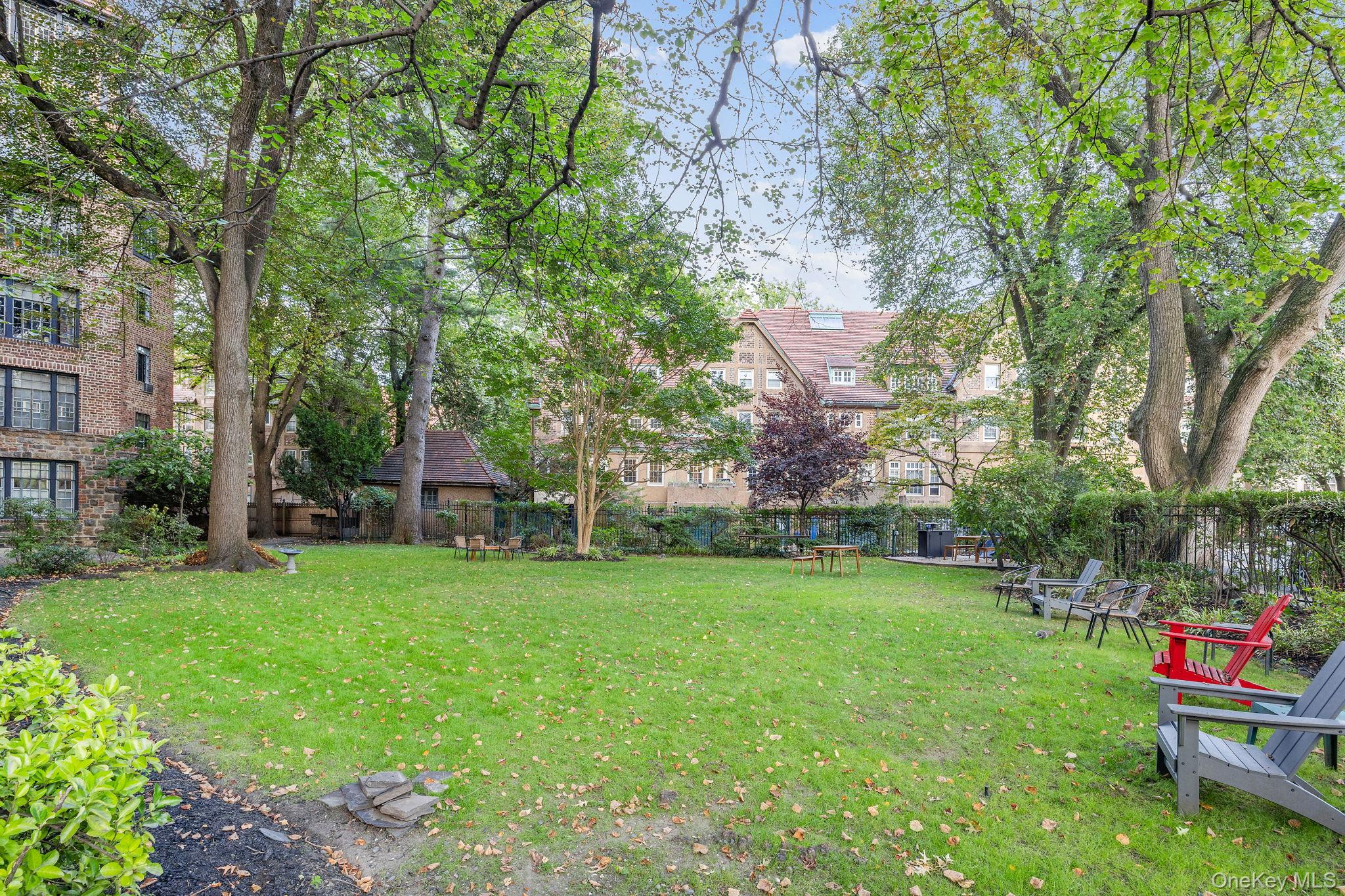 #16 photo, 20 continental Avenue, クイーンズ区 Forest Hills , NY 11375