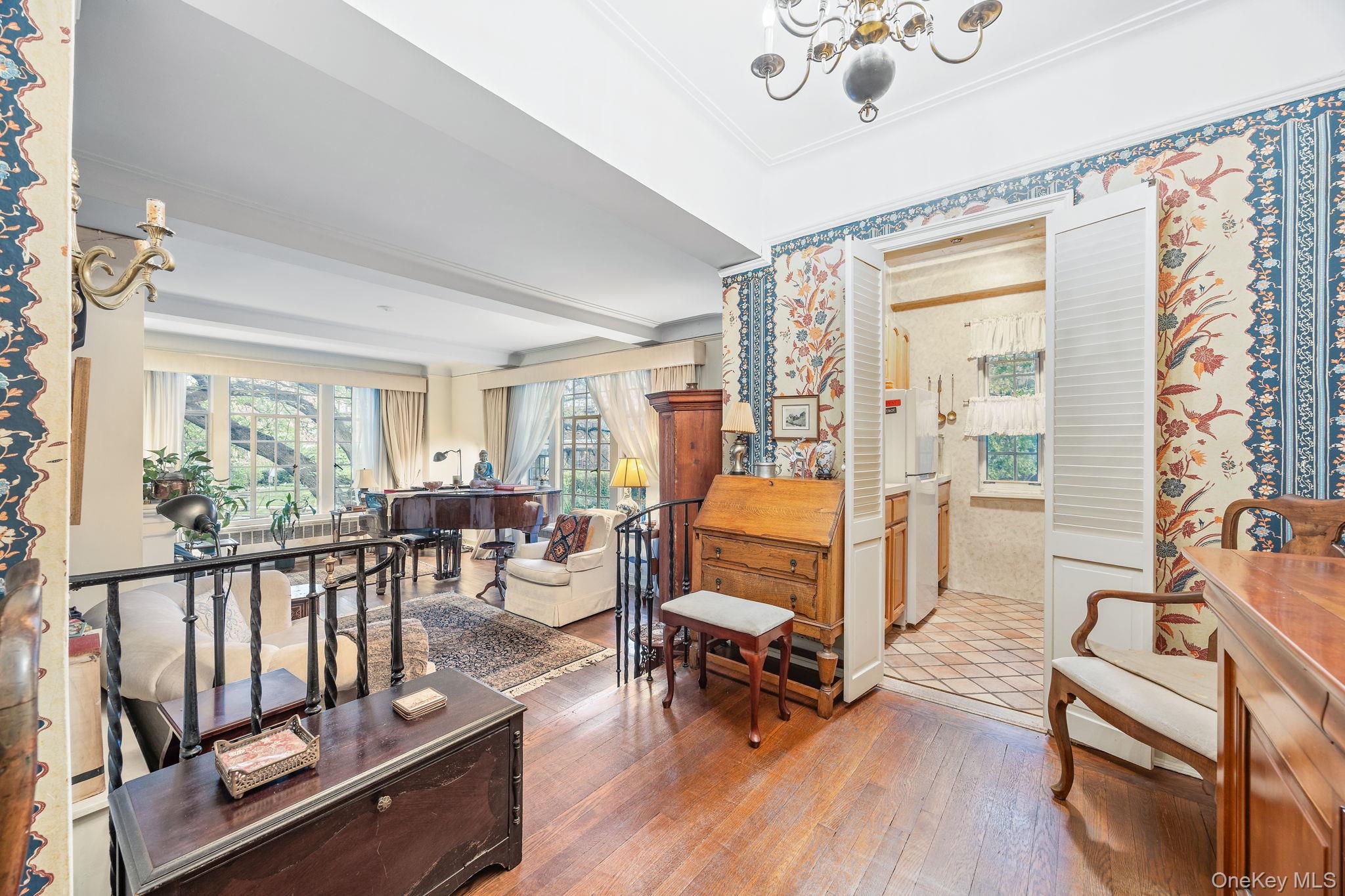 #4 photo, 20 continental Avenue, クイーンズ区 Forest Hills , NY 11375