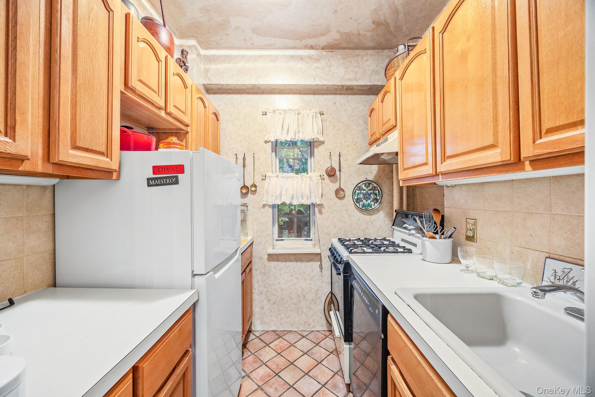 #9 photo, 20 continental Avenue, クイーンズ区 Forest Hills , NY 11375