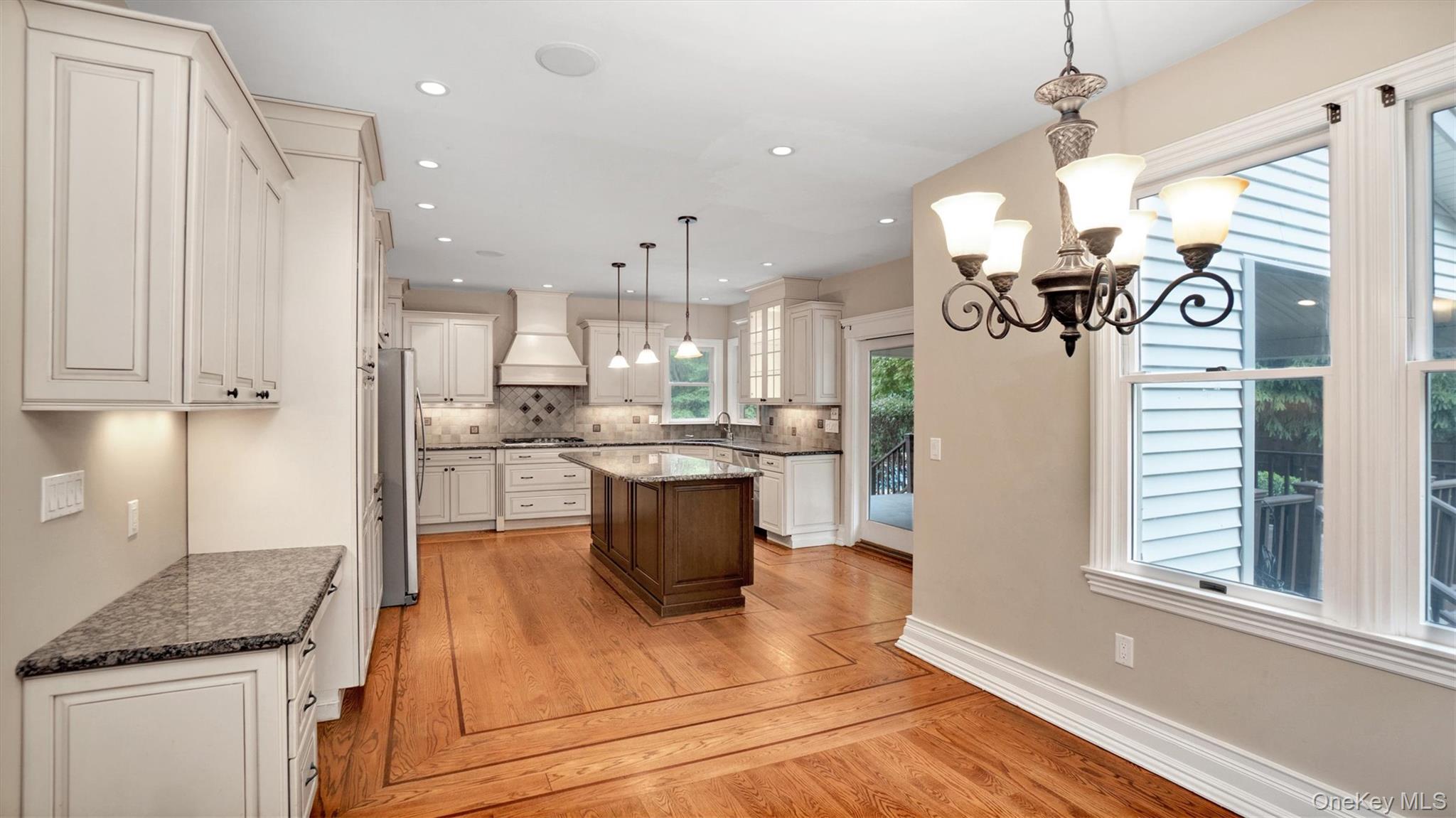 #19 photo, 811 Canal Road, Mount Sinai , NY 11766