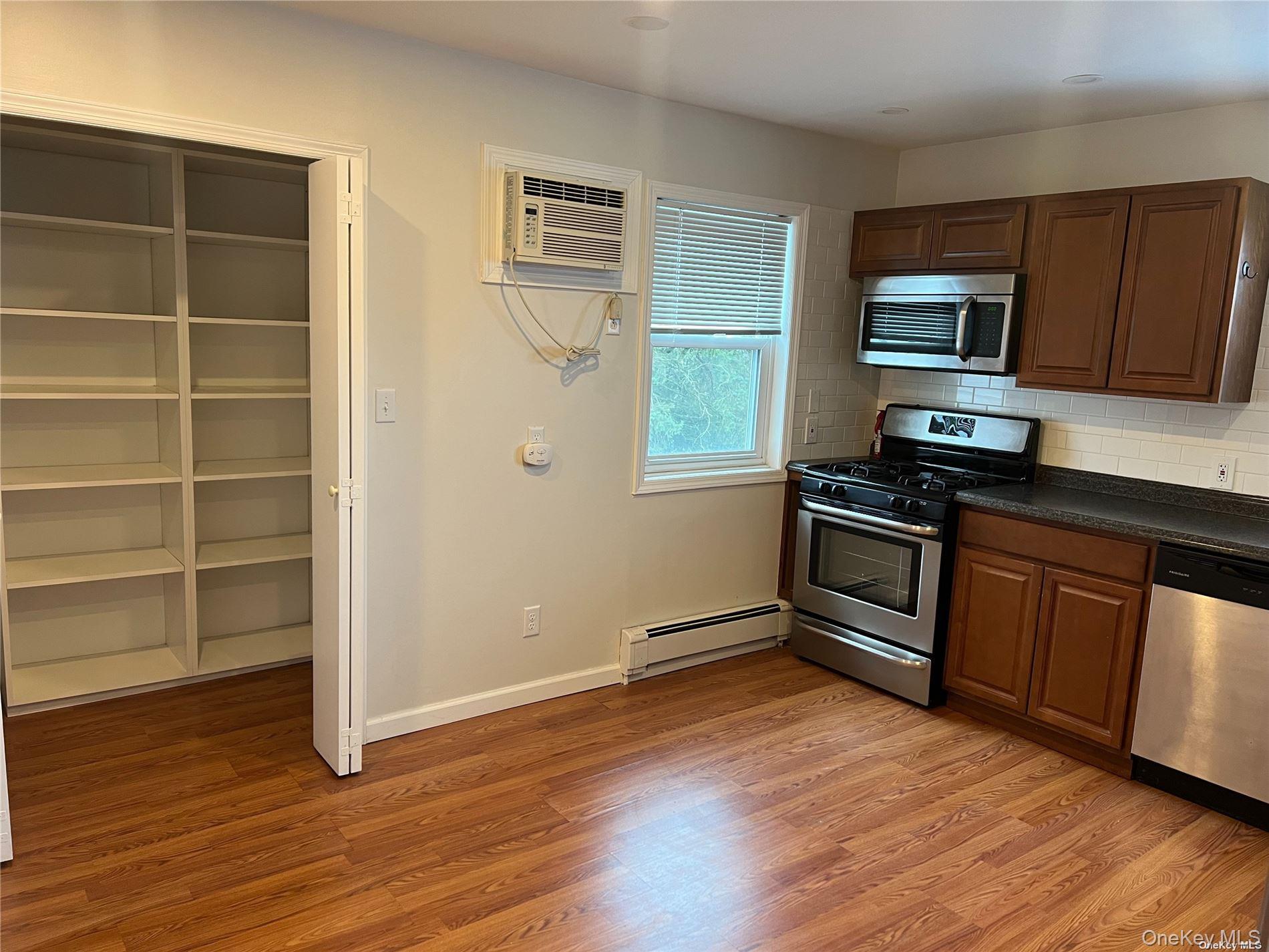 #2 photo, 77 Andrew Street, Manhasset , NY 11030