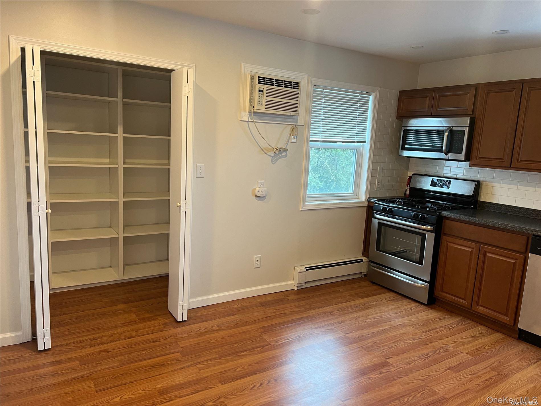 #3 photo, 77 Andrew Street, Manhasset , NY 11030