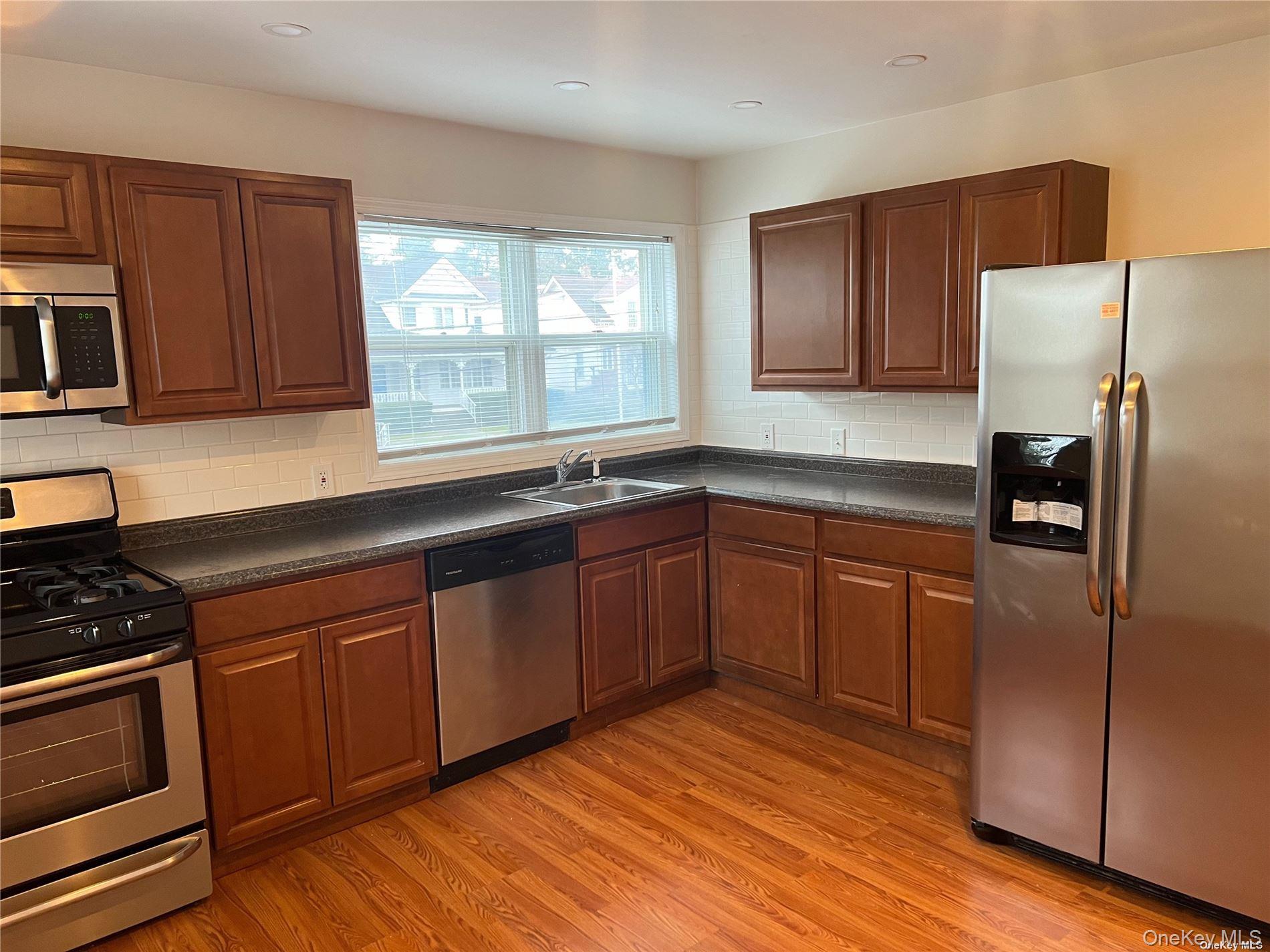 #5 photo, 77 Andrew Street, Manhasset , NY 11030