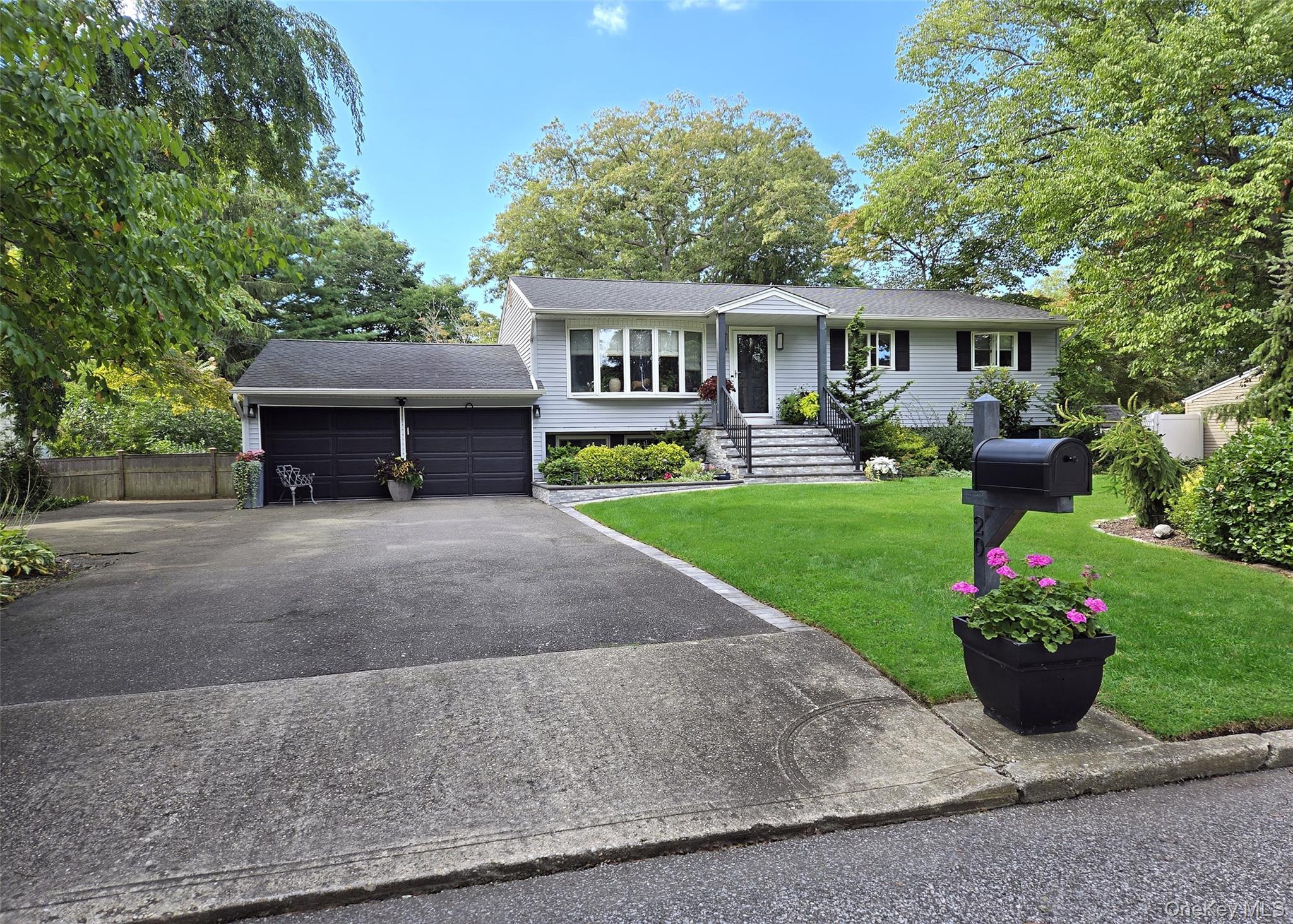 #1 photo, 20 Nadine Lane, सफ़ोक काउंटी Port Jefferson Station , NY 11776