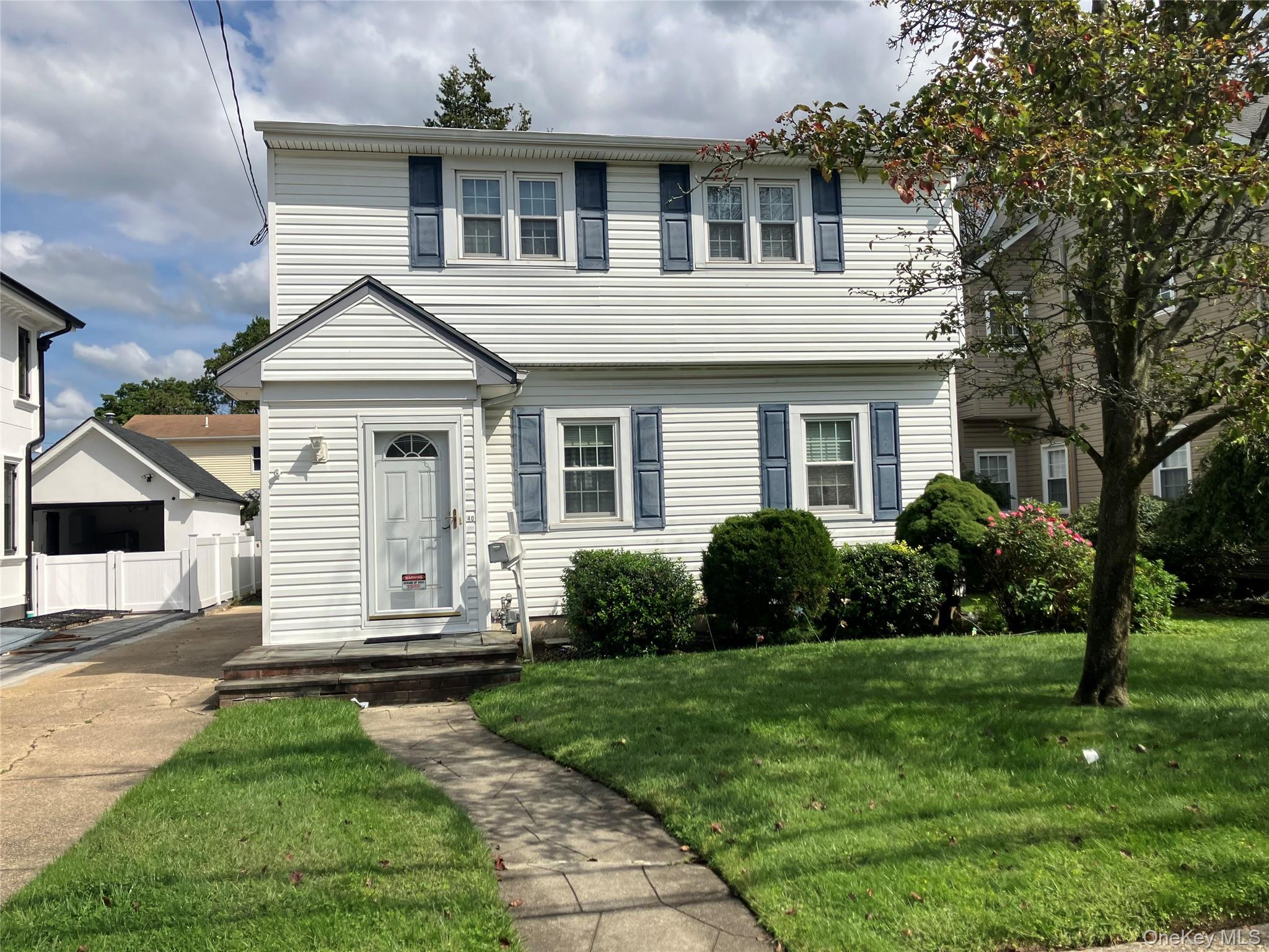 #1 photo, 40 Irwin Street, नासाउ काउंटी New Hyde Park , NY 11040