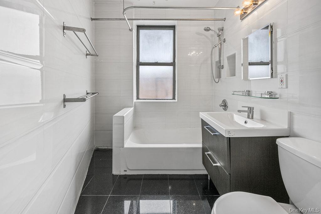 #11 photo, 69-40 Yellowstone Boulevard, Forest Hills , NY 11375