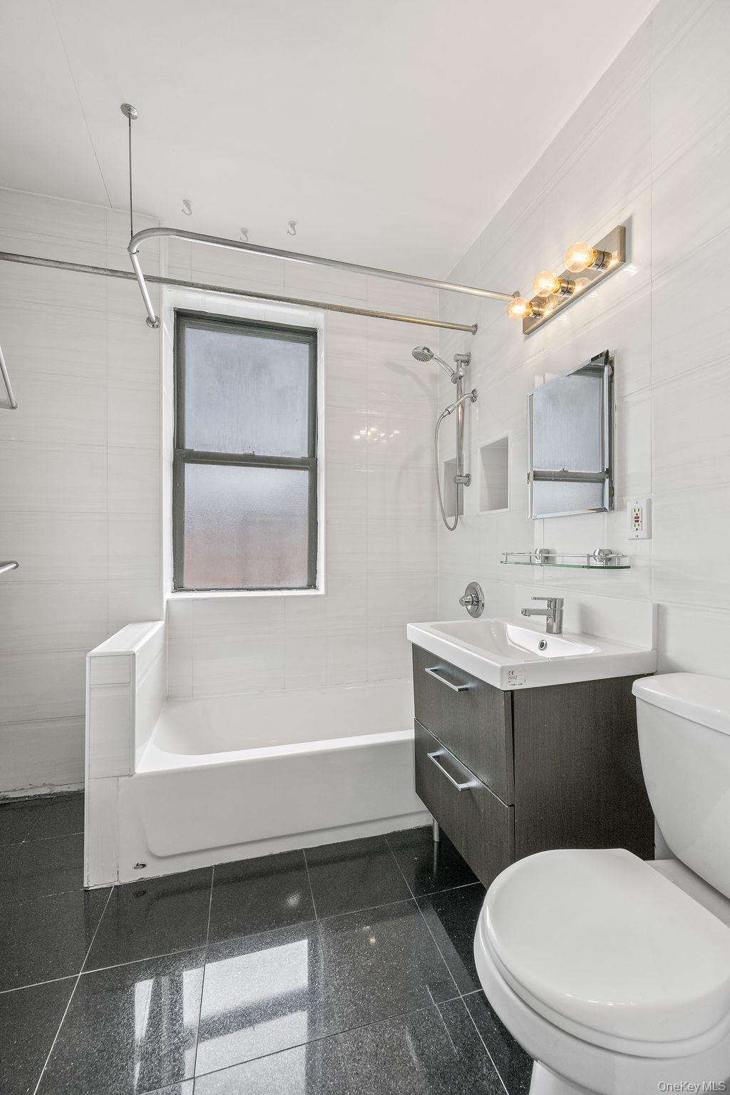 #12 photo, 69-40 Yellowstone Boulevard, Forest Hills , NY 11375